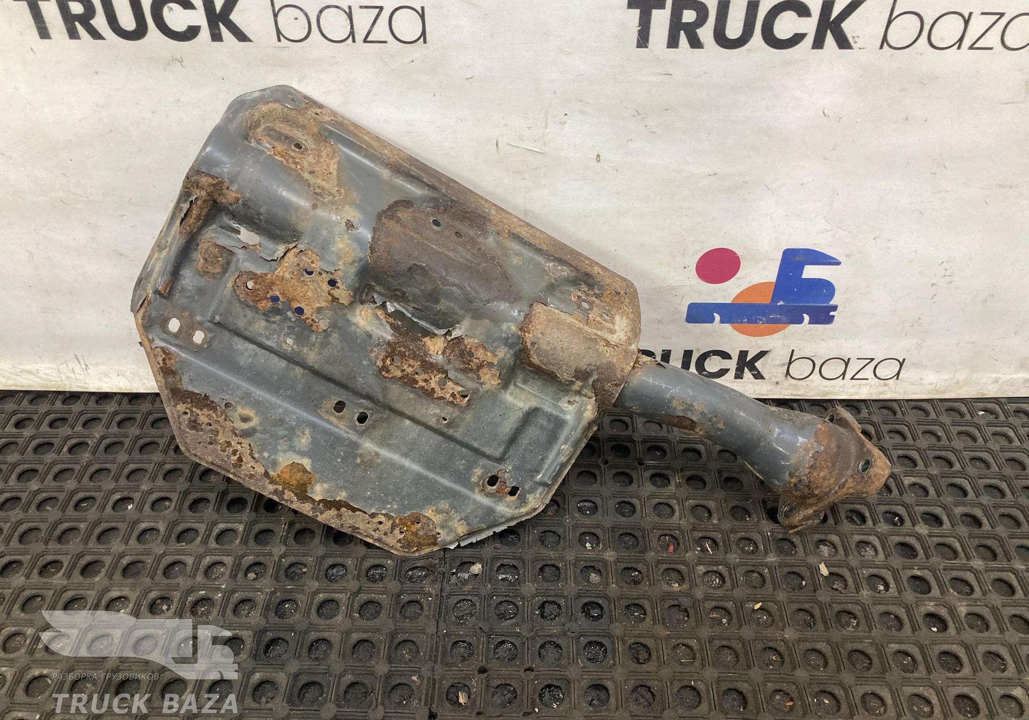 2054584 Кронштейн крыла заднего правого