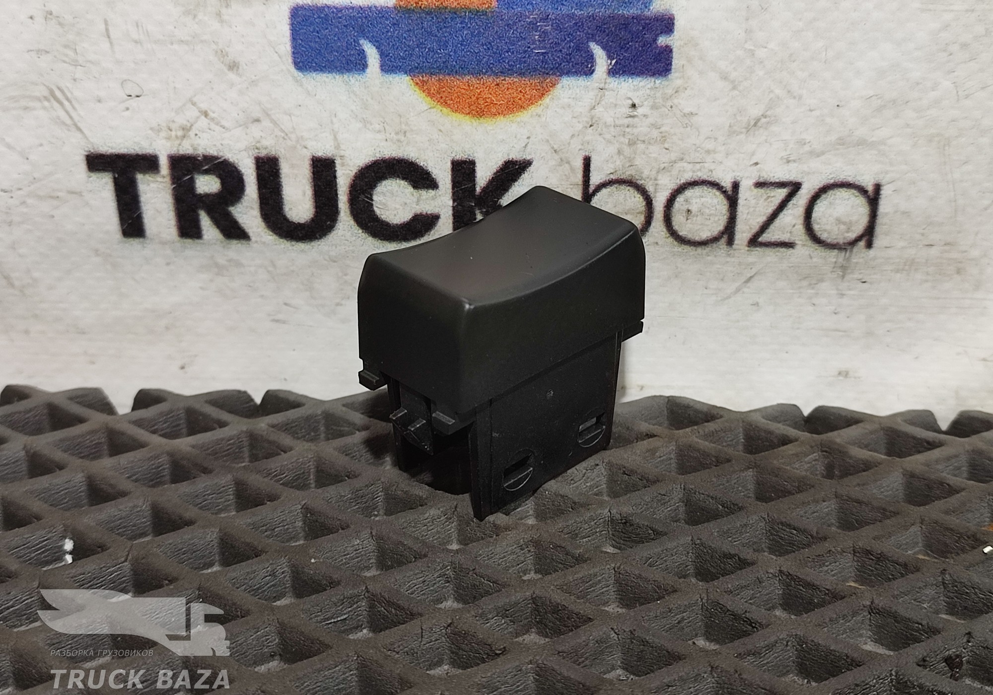 82303552 Заглушка кнопки для Volvo FH 4 (с 2012)