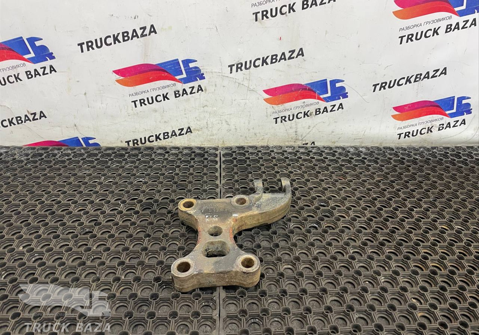 GC465796CB Кронштейн передней рессоры левый для Ford F-MAX (с 2018)