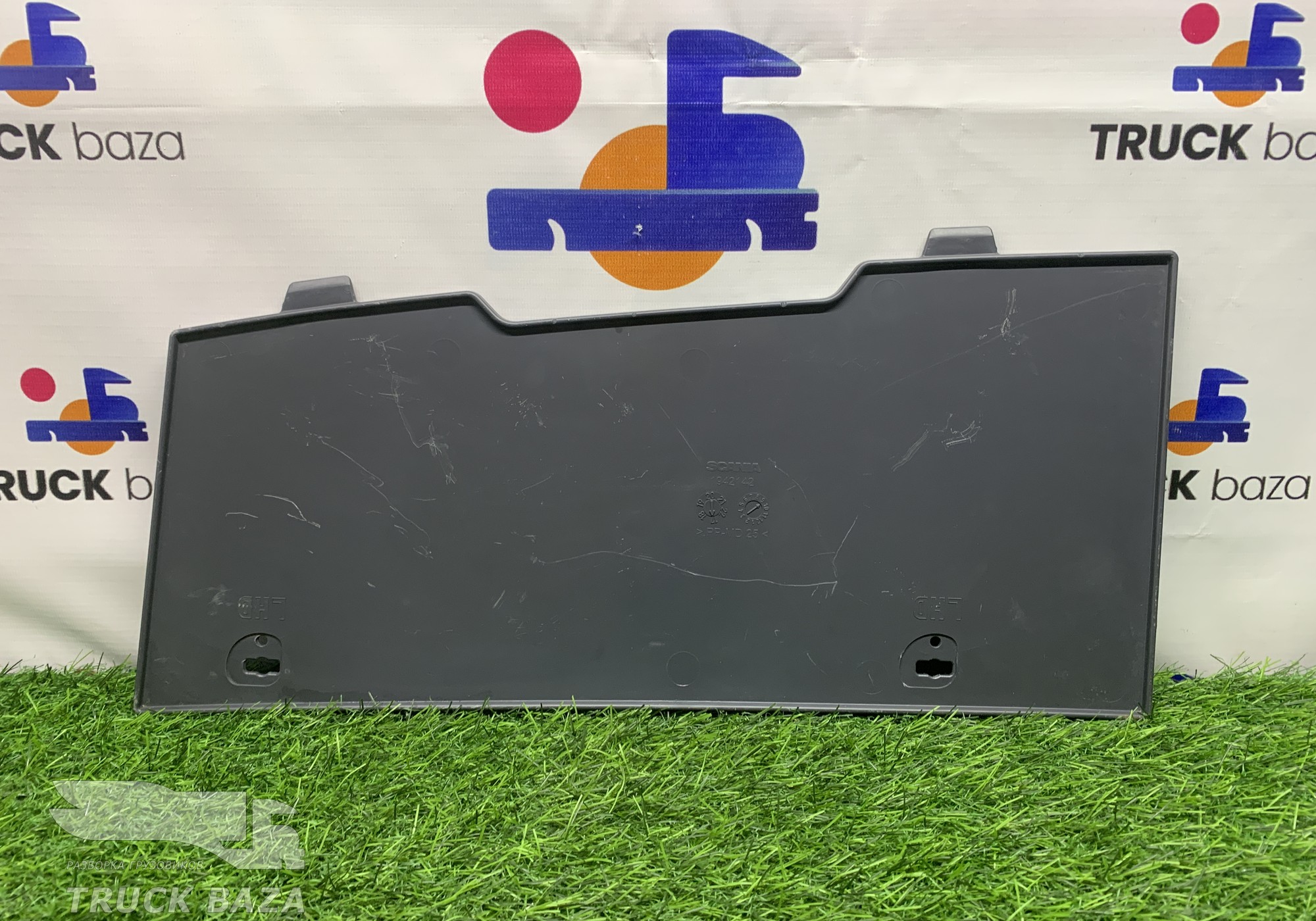 1942142 Полка верхнего вещевого ящика