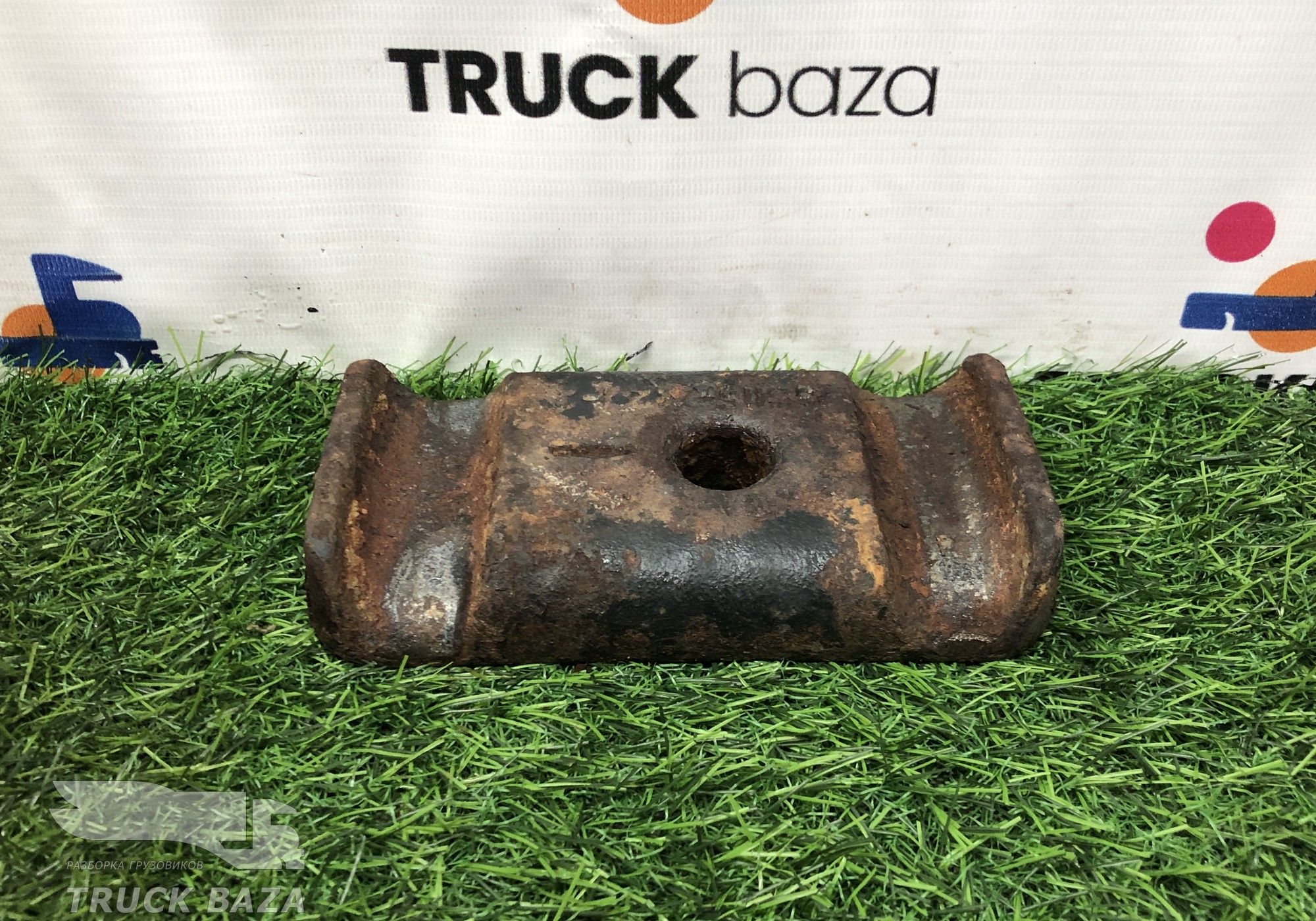 651152902412 Проставка стремянки рессоры для КАМАЗ 5490 (с 2013)