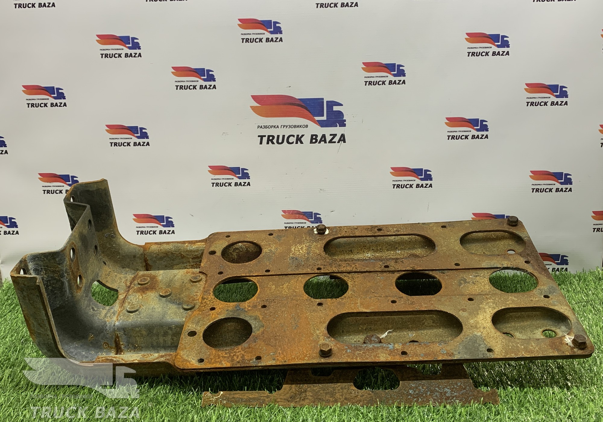 81612435430 Кронштейн крыла переднего