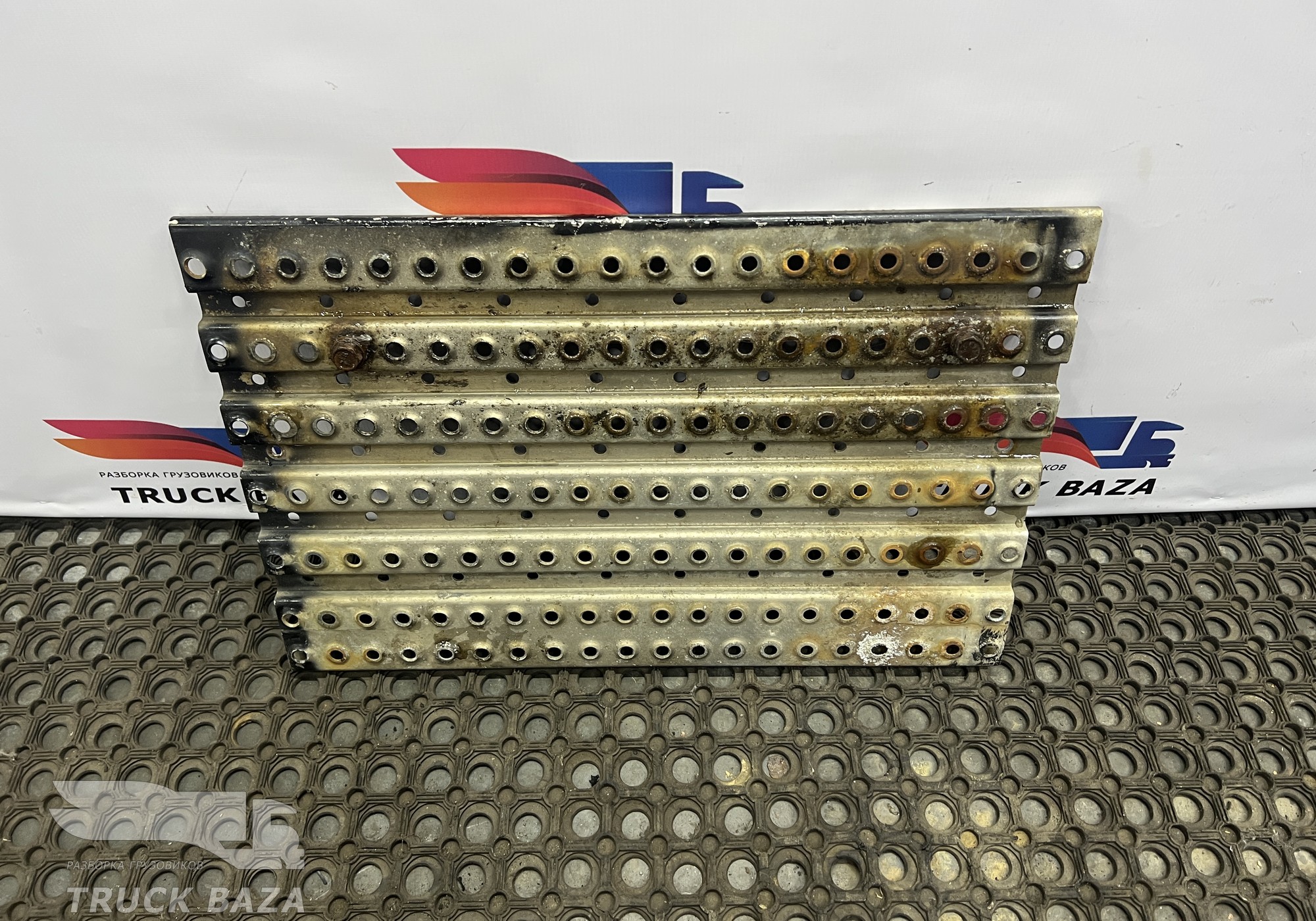 81429020292 Трап на раму за кабиной