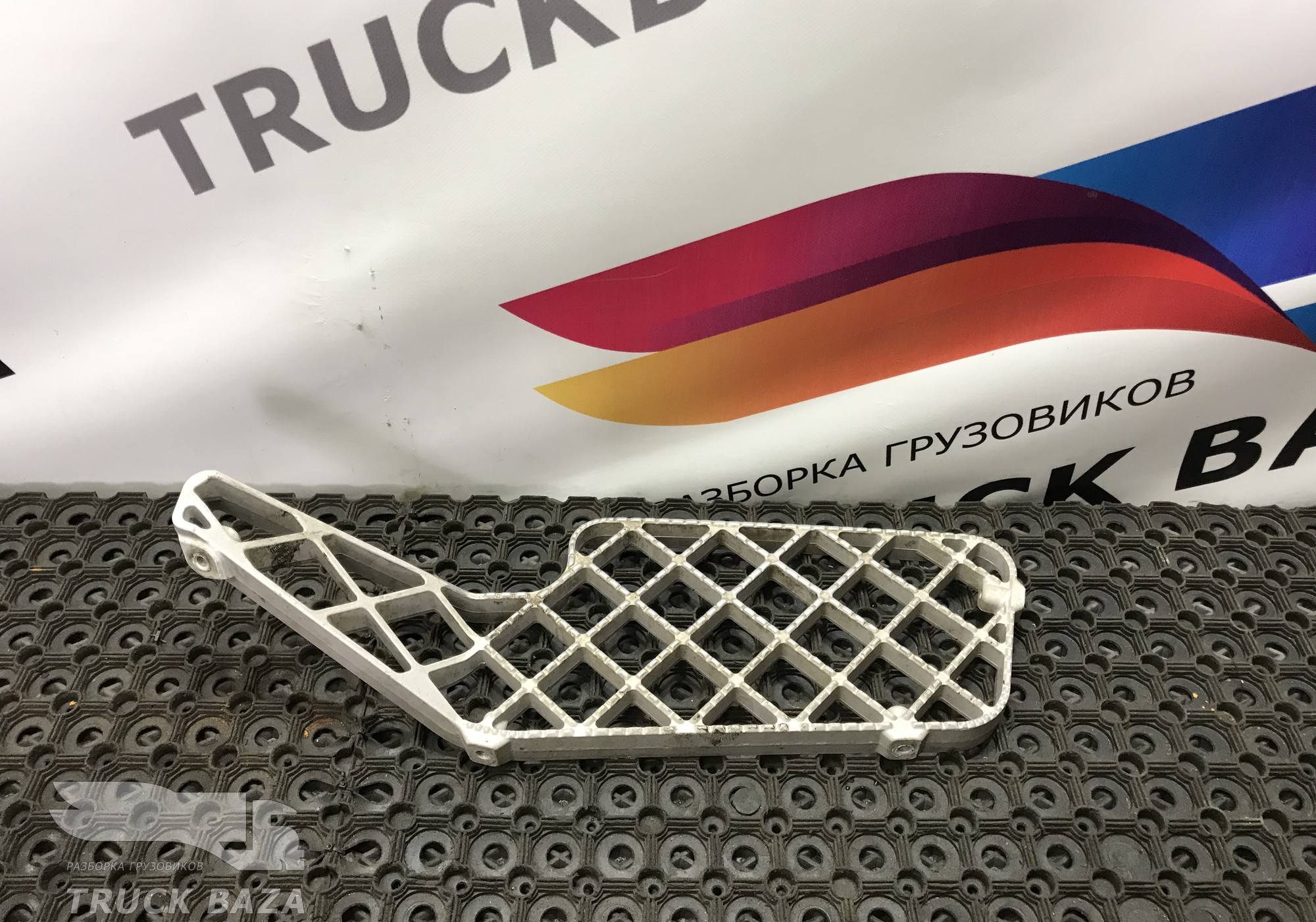 1535039 Площадка подножки левая для Scania 5-series G (с 2004 по 2016)