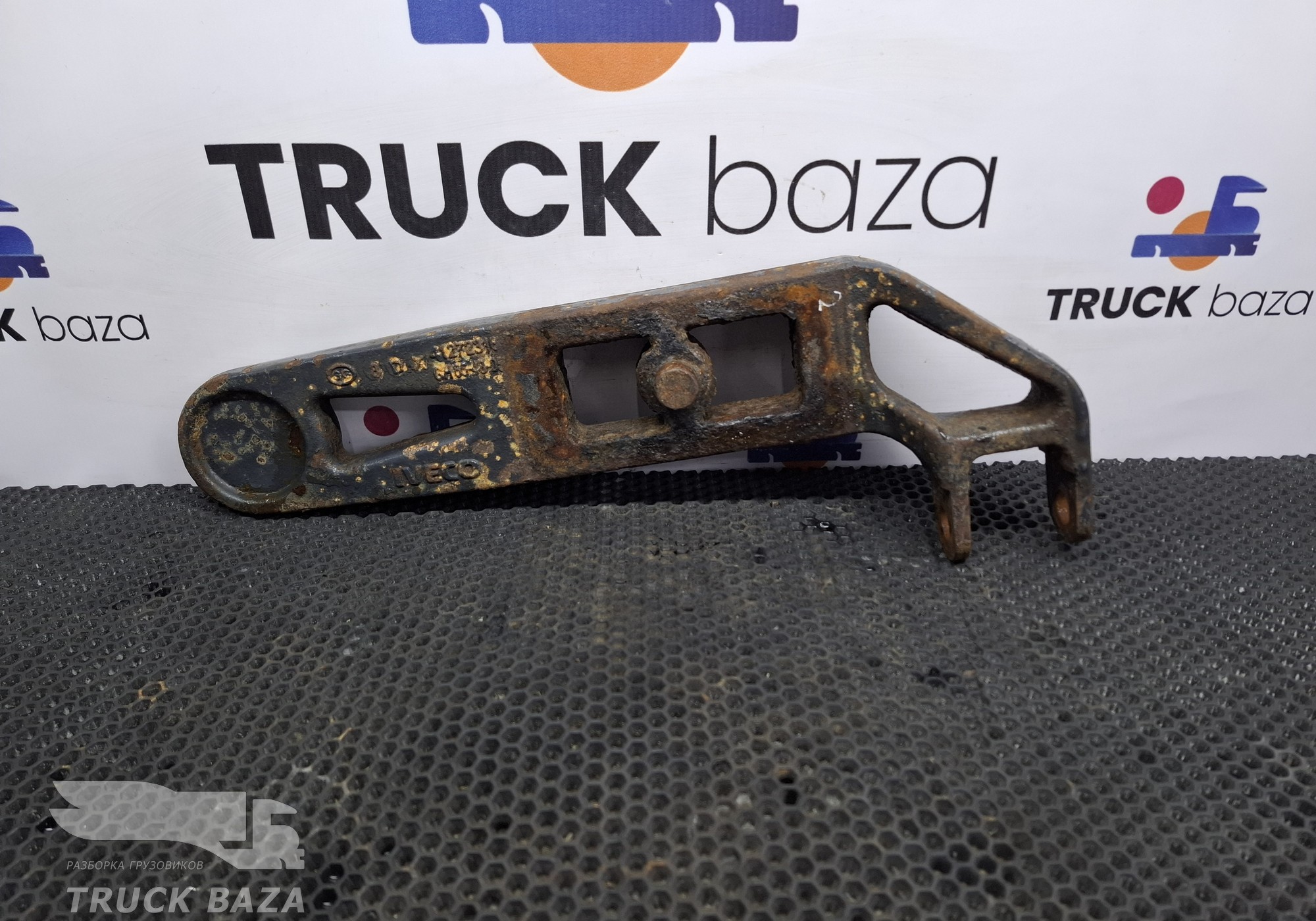 41272316 Кронштейн переднего амортизатора нижний правый для Iveco