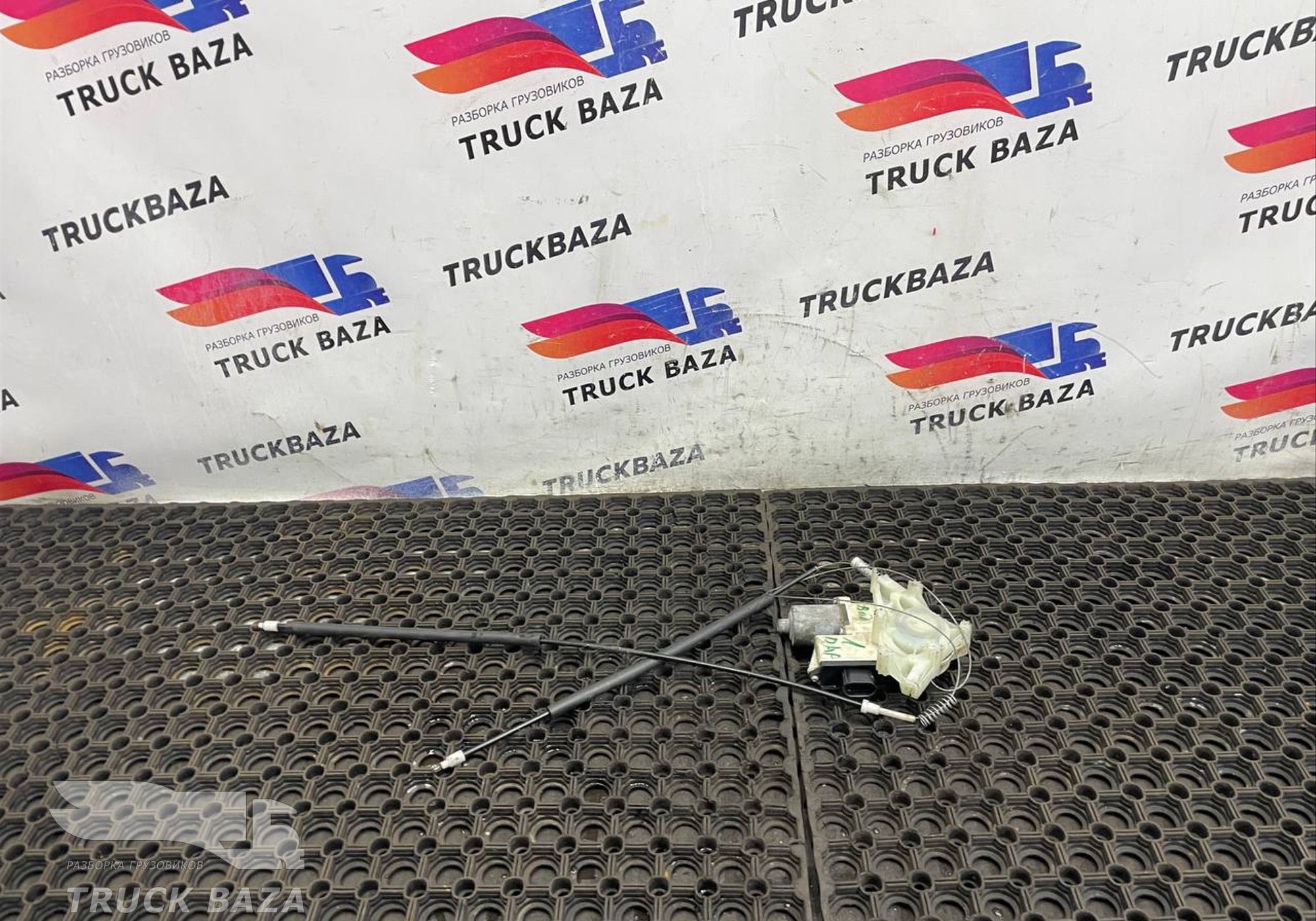 1779721 Моторчик стеклоподъемника левый для Daf XF105 (с 2005)