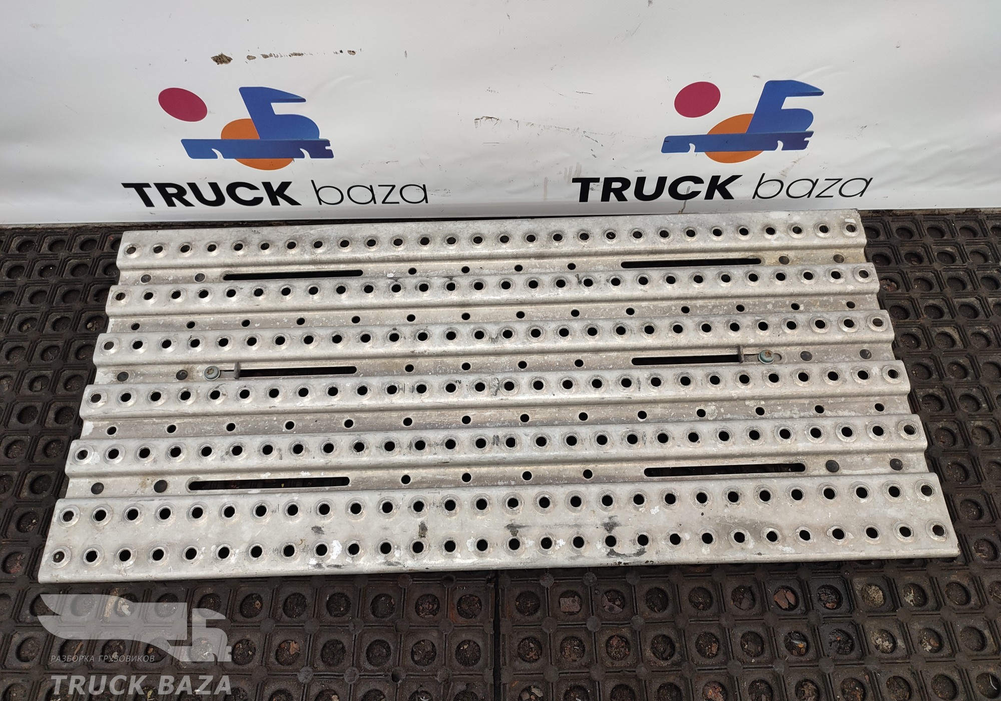 81429020297 Трап на раму за кабиной