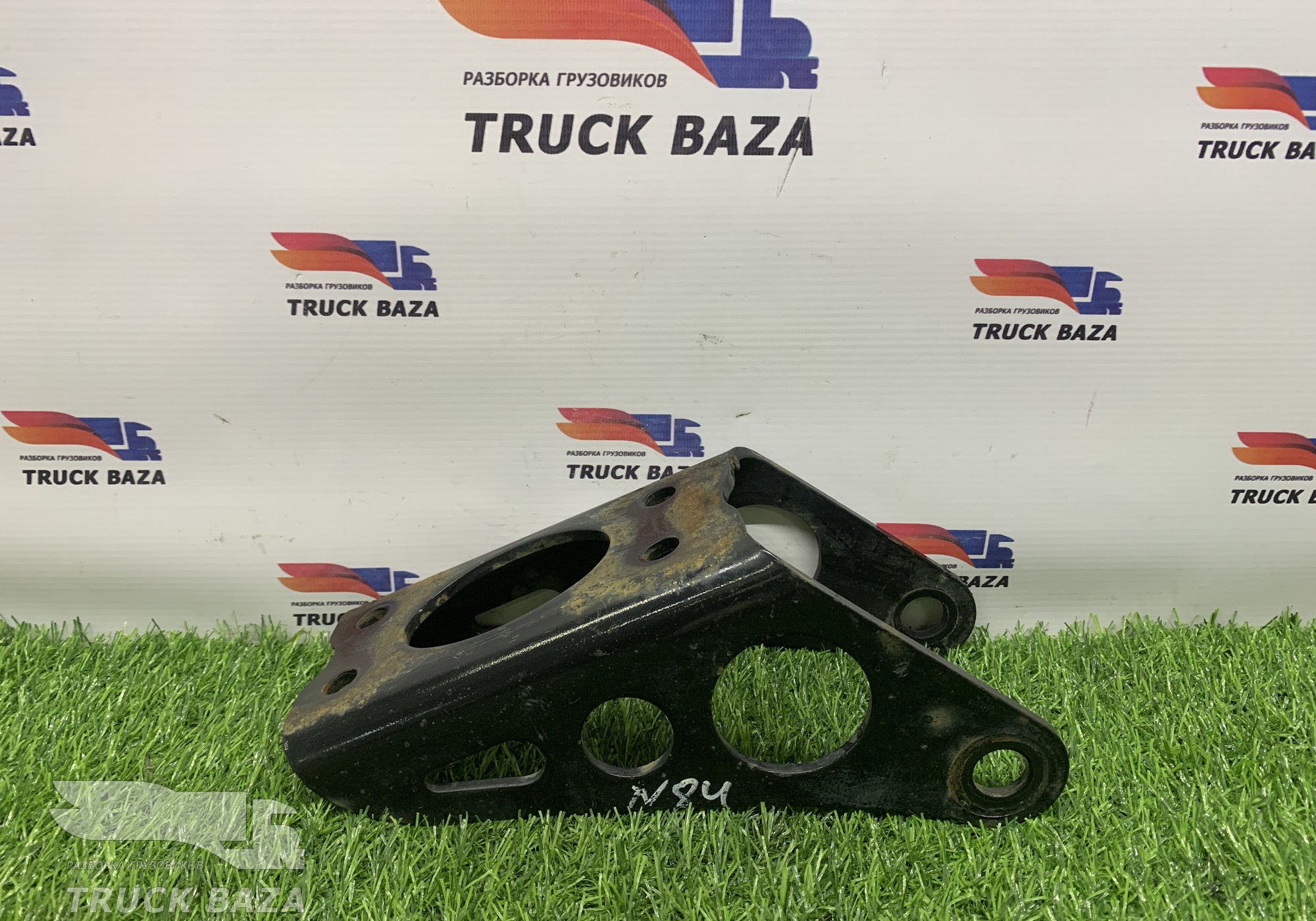 81437400195 Кронштейн амортизатора переднего