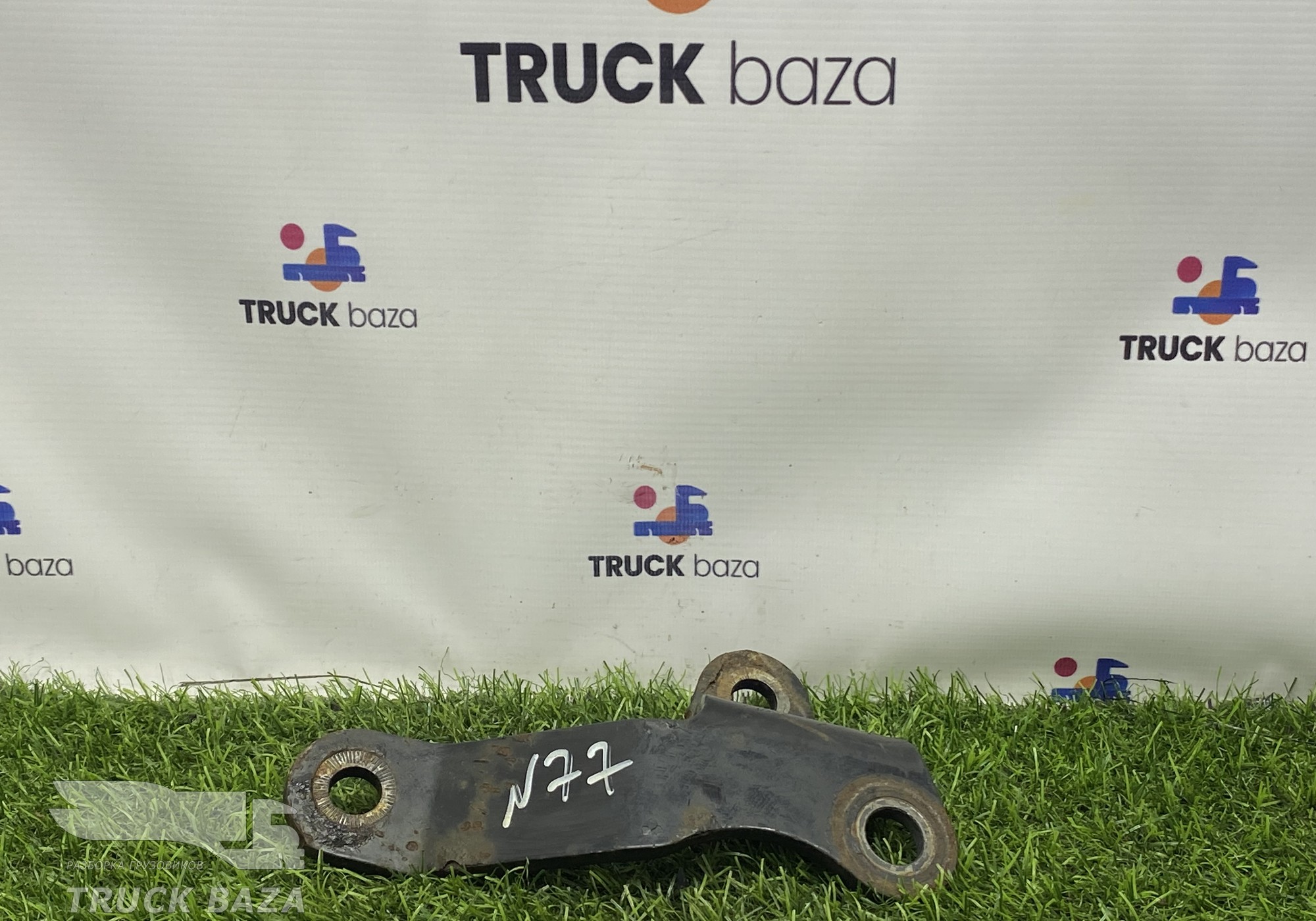 81437400210 Кронштейн стойки стабилизатора правый