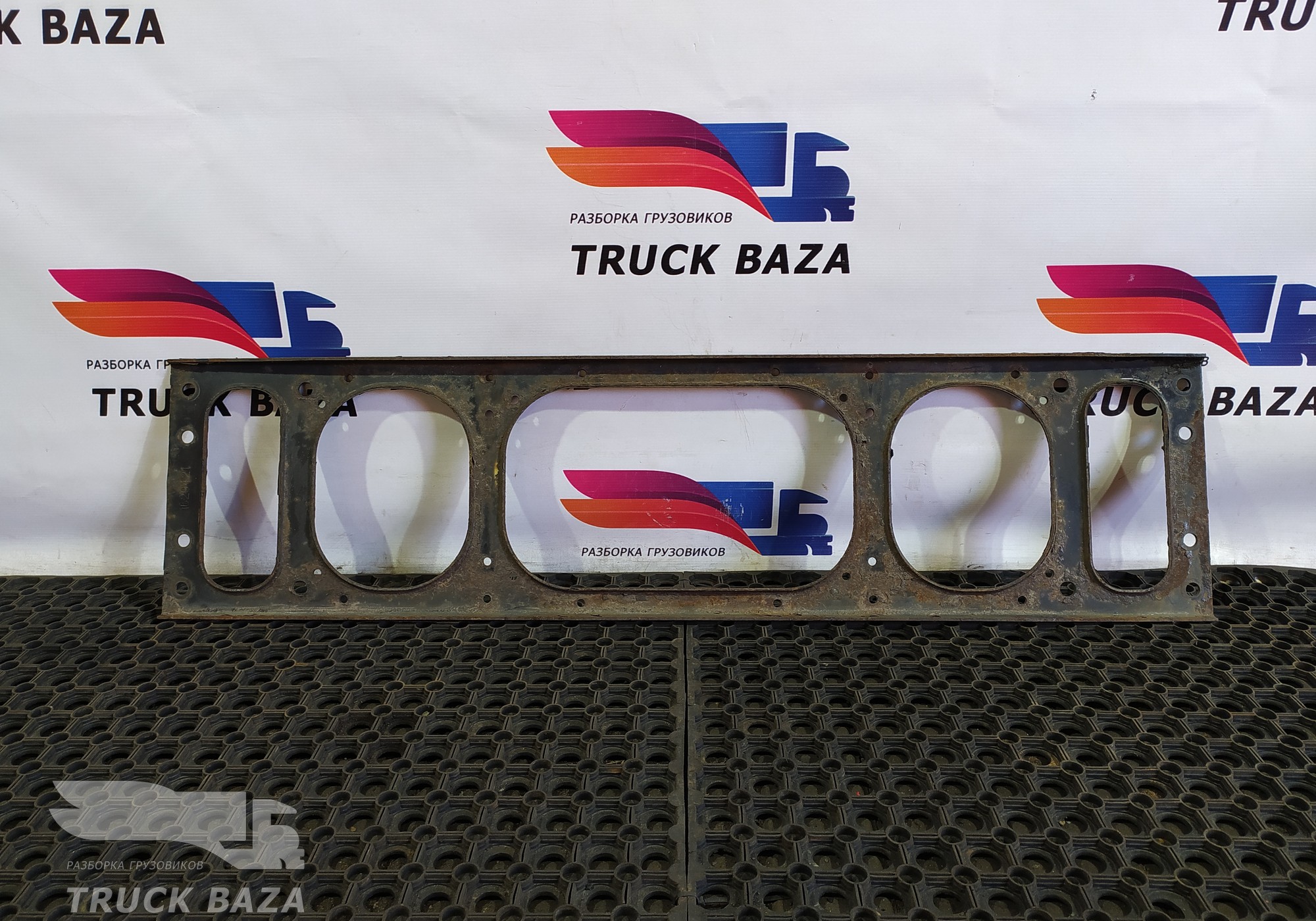 1629421 Кронштейн решетки радиатора для Volvo FM I (с 1998 по 2001)
