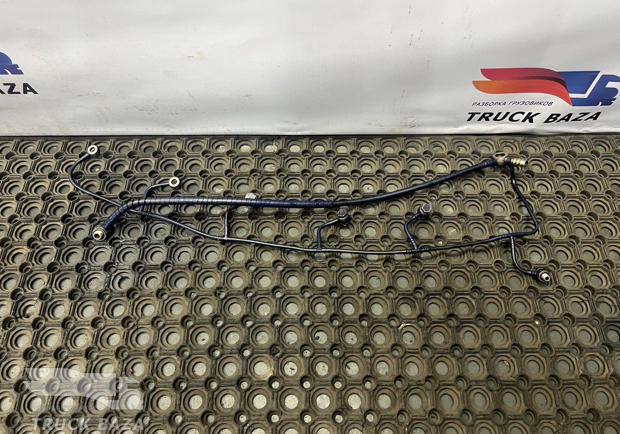 1001432780 Трубка топливная обратка для Shacman X3000 (с 2014)