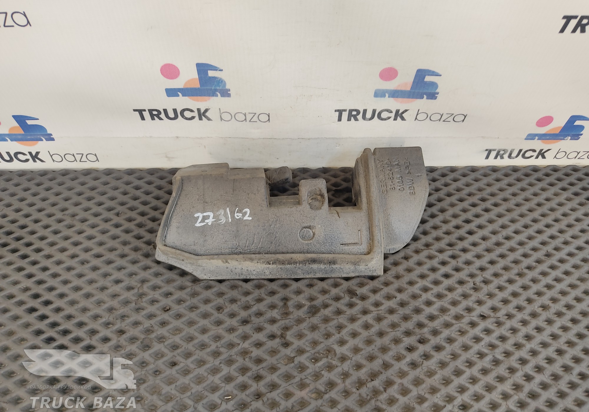 81624100105 Уплотнитель лобового стекла левый для Man TGX I (с 2007)