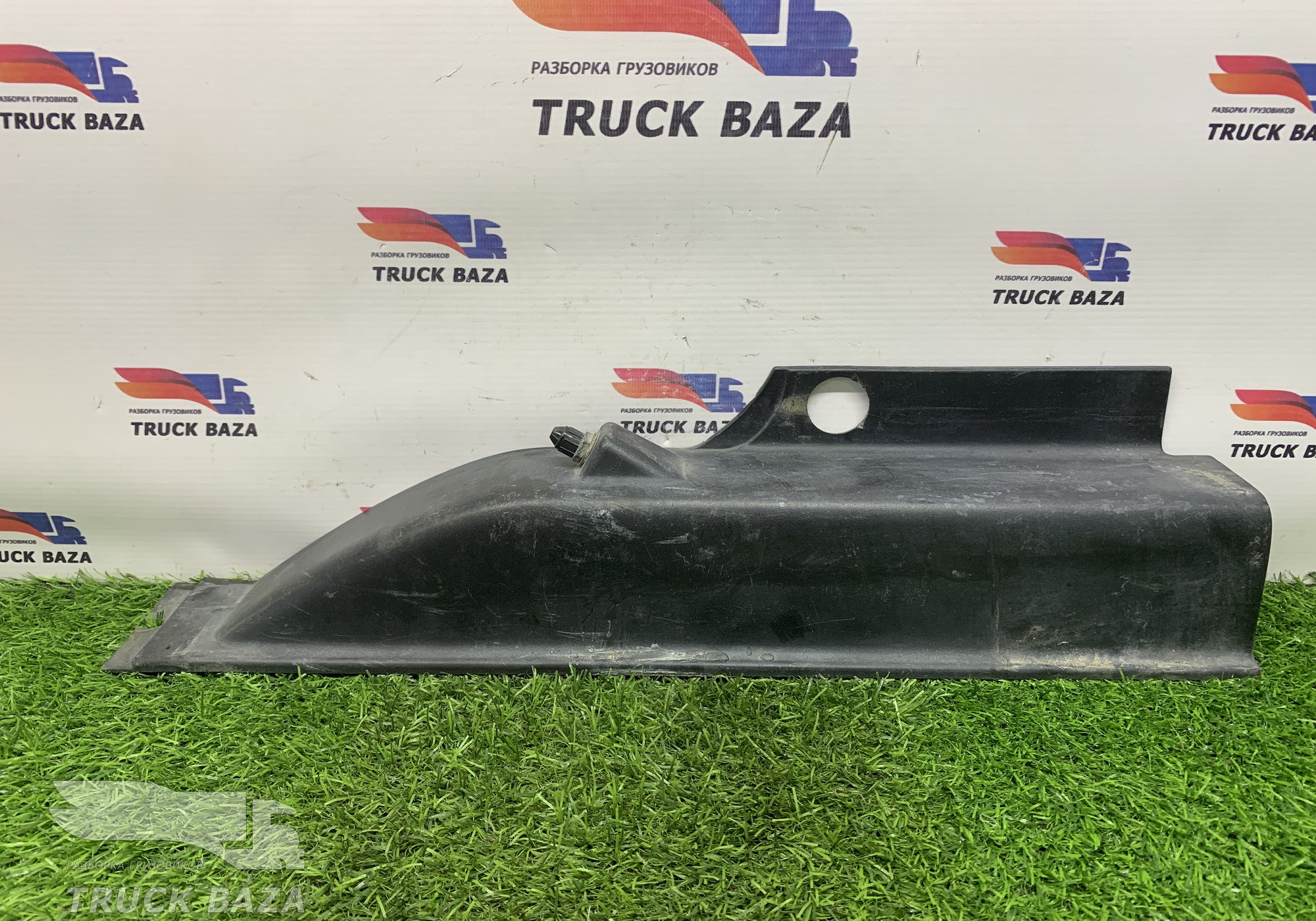 1368669 Накладка ручки бардачка правая