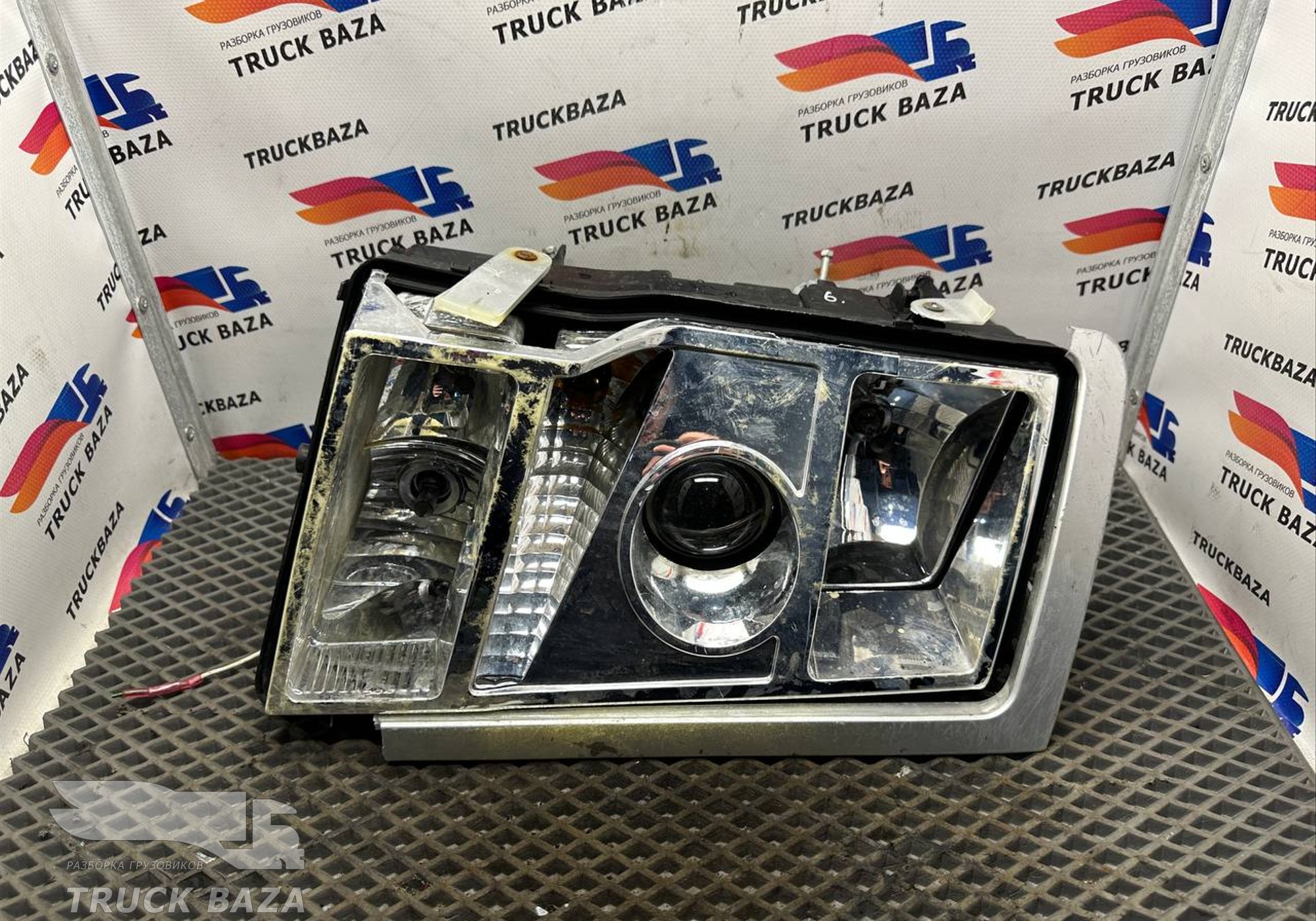 20713721 Фара правая для Volvo FH 2 (с 2002 по 2008)