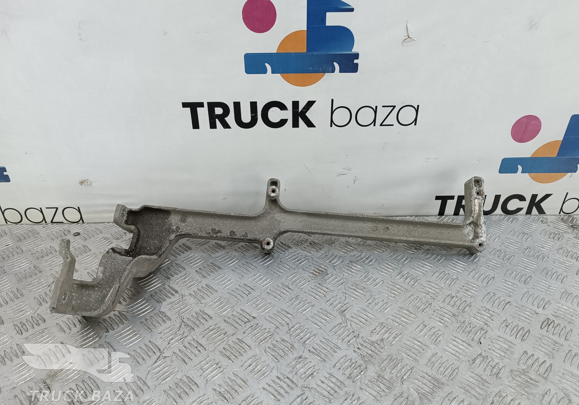 JC46E20004BA Кронштейн подножки для Ford F-MAX (с 2018)