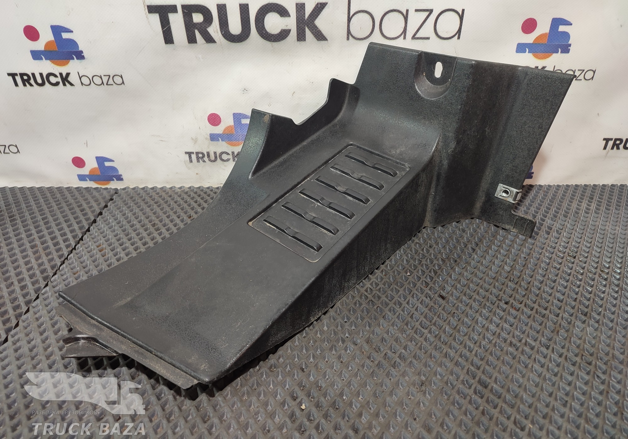 84520514 Hакладка на поpог лeвaя для Renault T (с 2013)