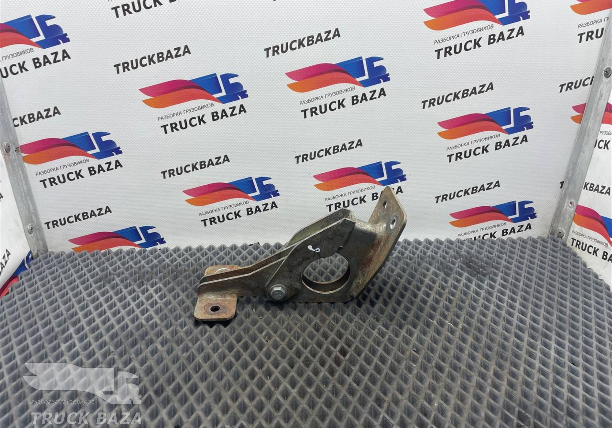 Кронштейн крыла для КАМАЗ 54901