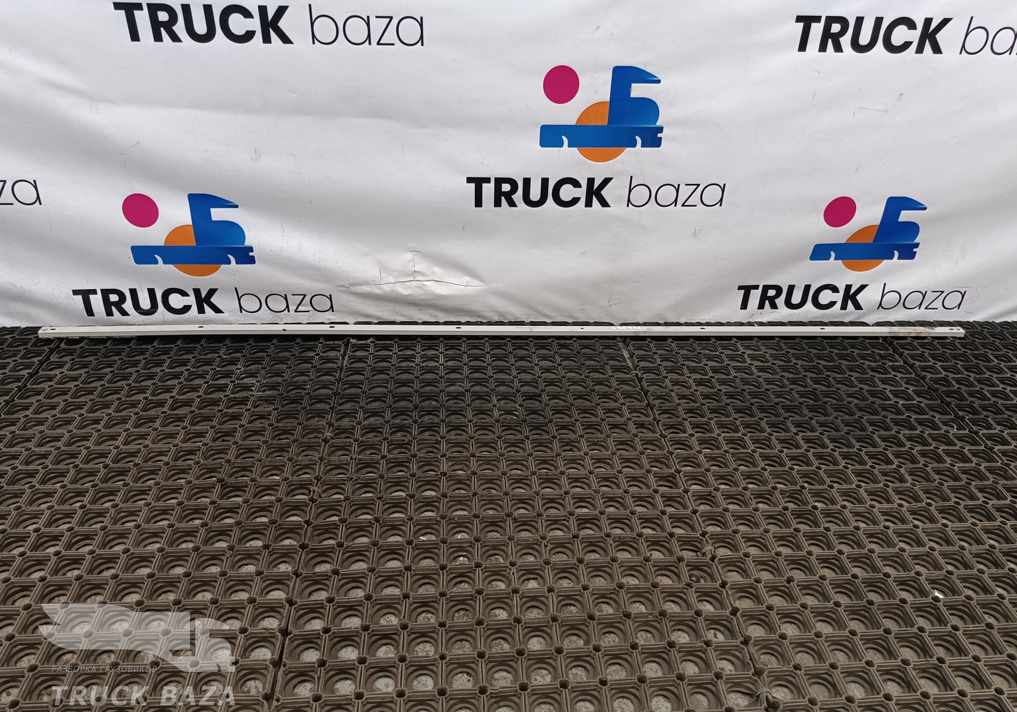 8205050C6201 Направляющая шторки для DongFeng GX DFH4180