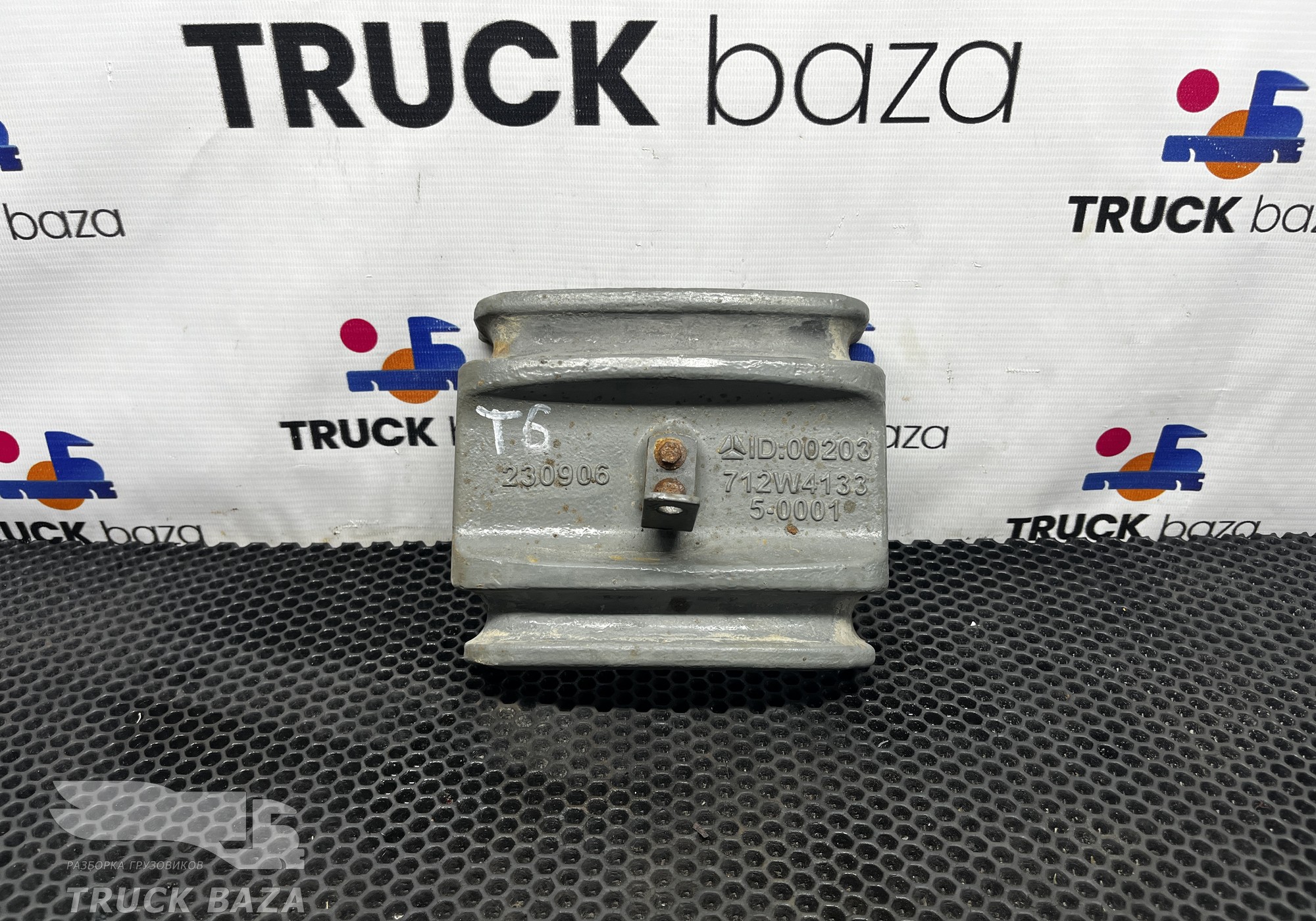 712W413350001 Проставка стремянки рессоры для Sinotruk Sitrak C7H