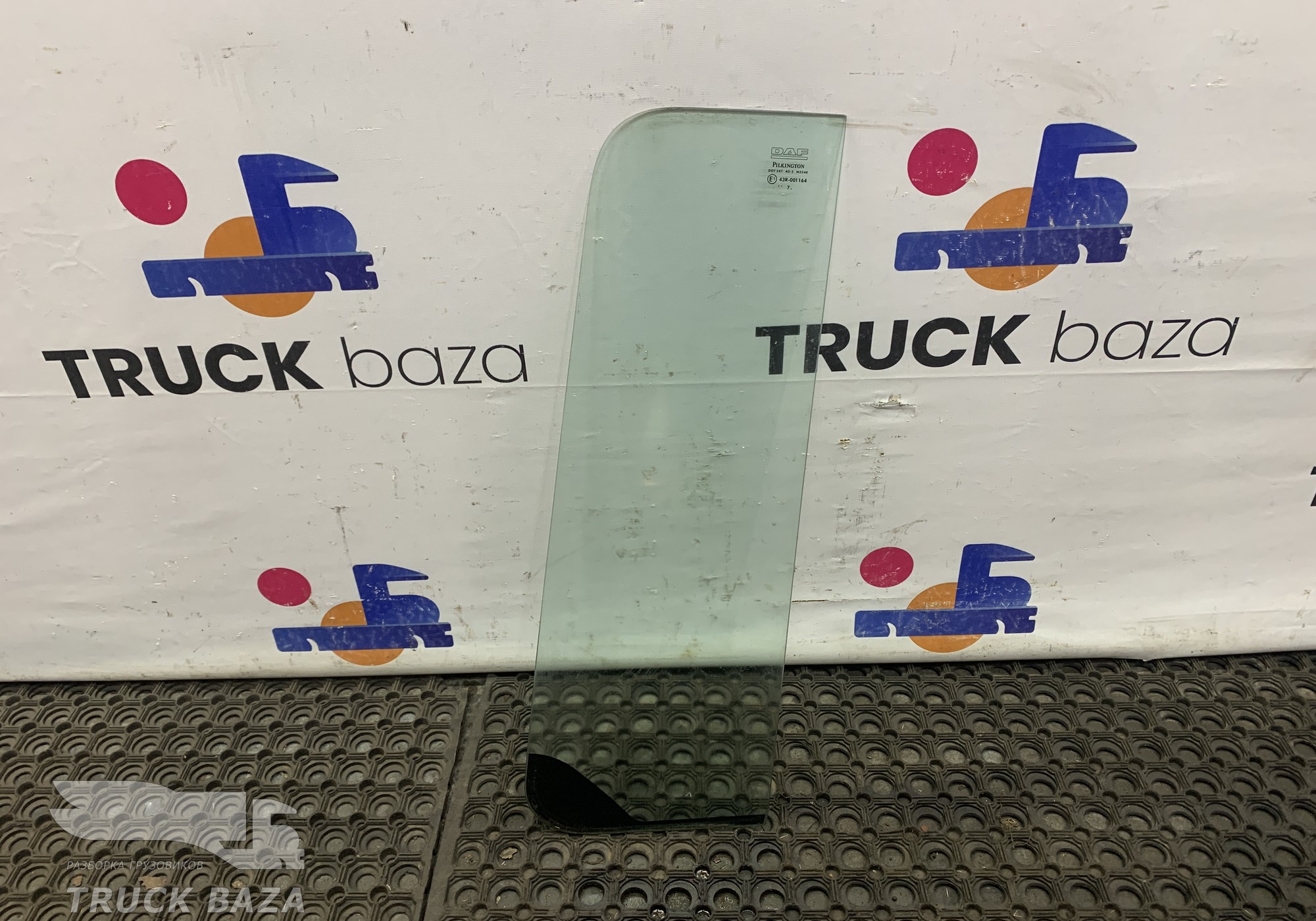 1676965 Стекло двери левой для Daf XF105 (с 2005)