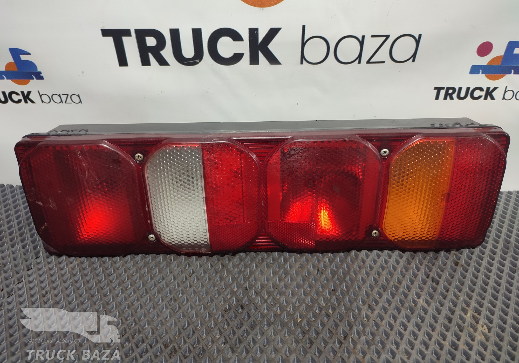 WG9925810002 Фонарь задний правый для Sinotruk Sitrak C7H