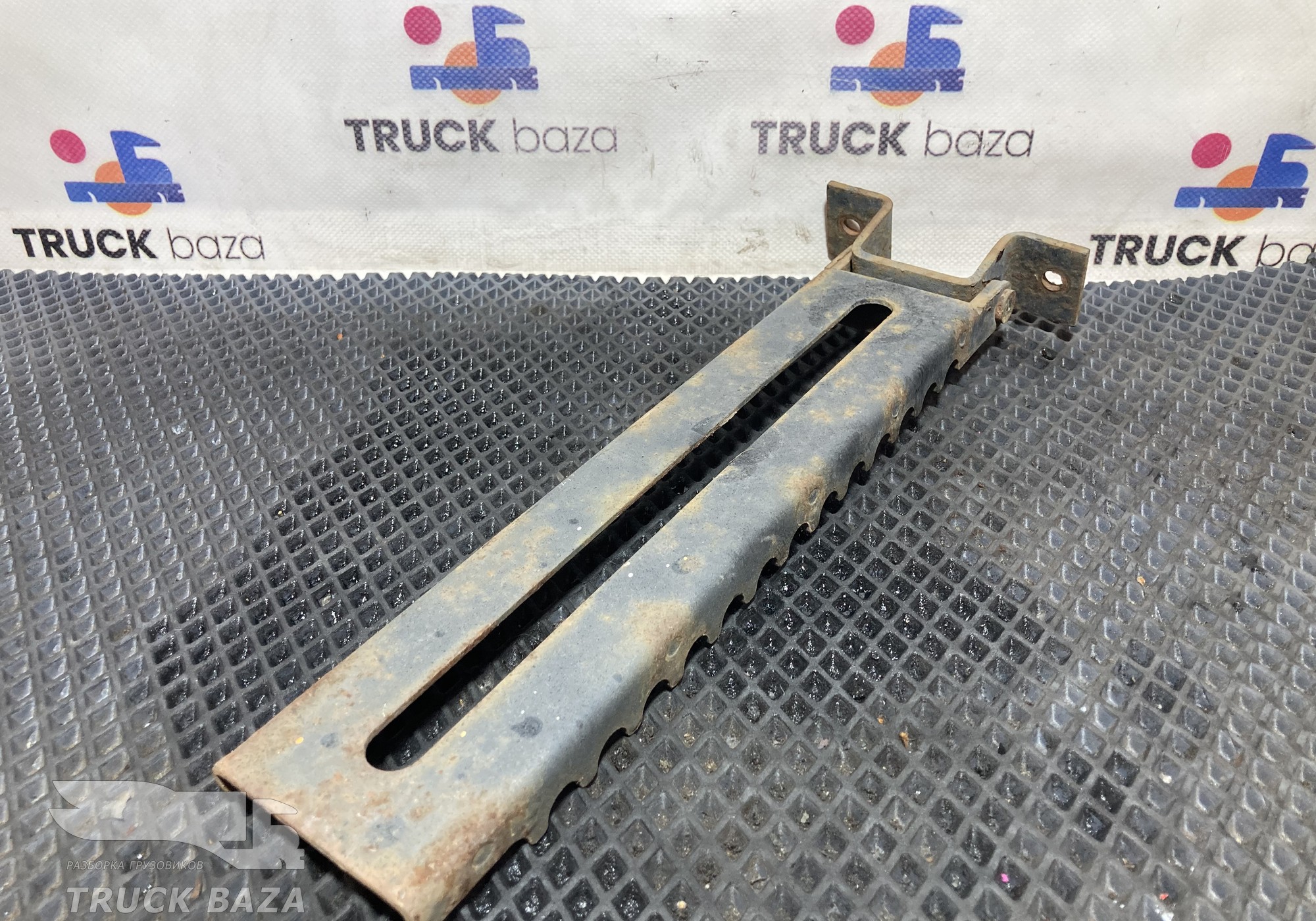 Кронштейн спойлера для КАМАЗ 5490 (с 2013)