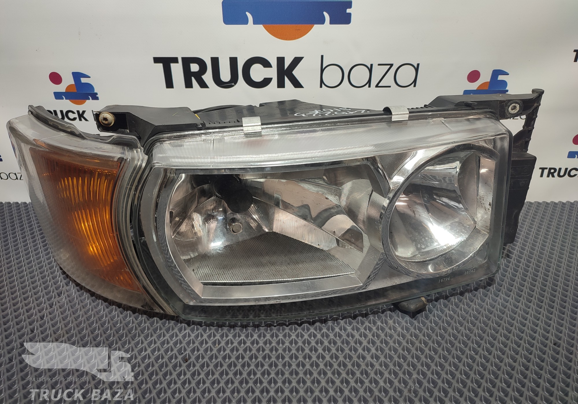 2000057 Фара правая