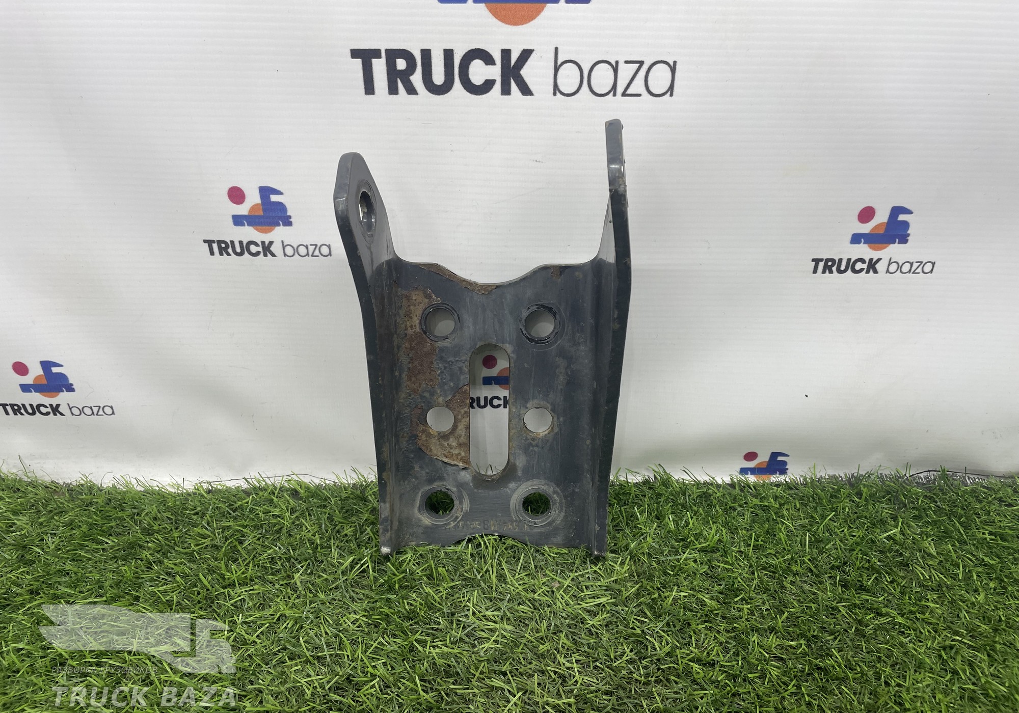 2395841 Кронштейн амортизатора переднего левый