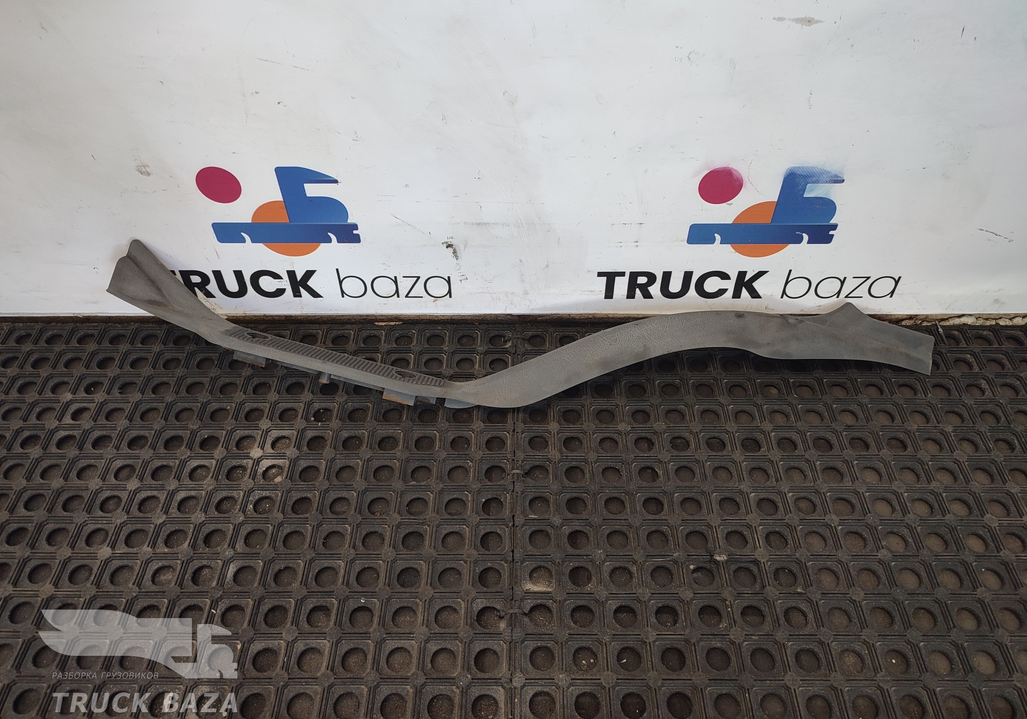 1621691 Накладка порога правая для Volvo FM II (с 2002)