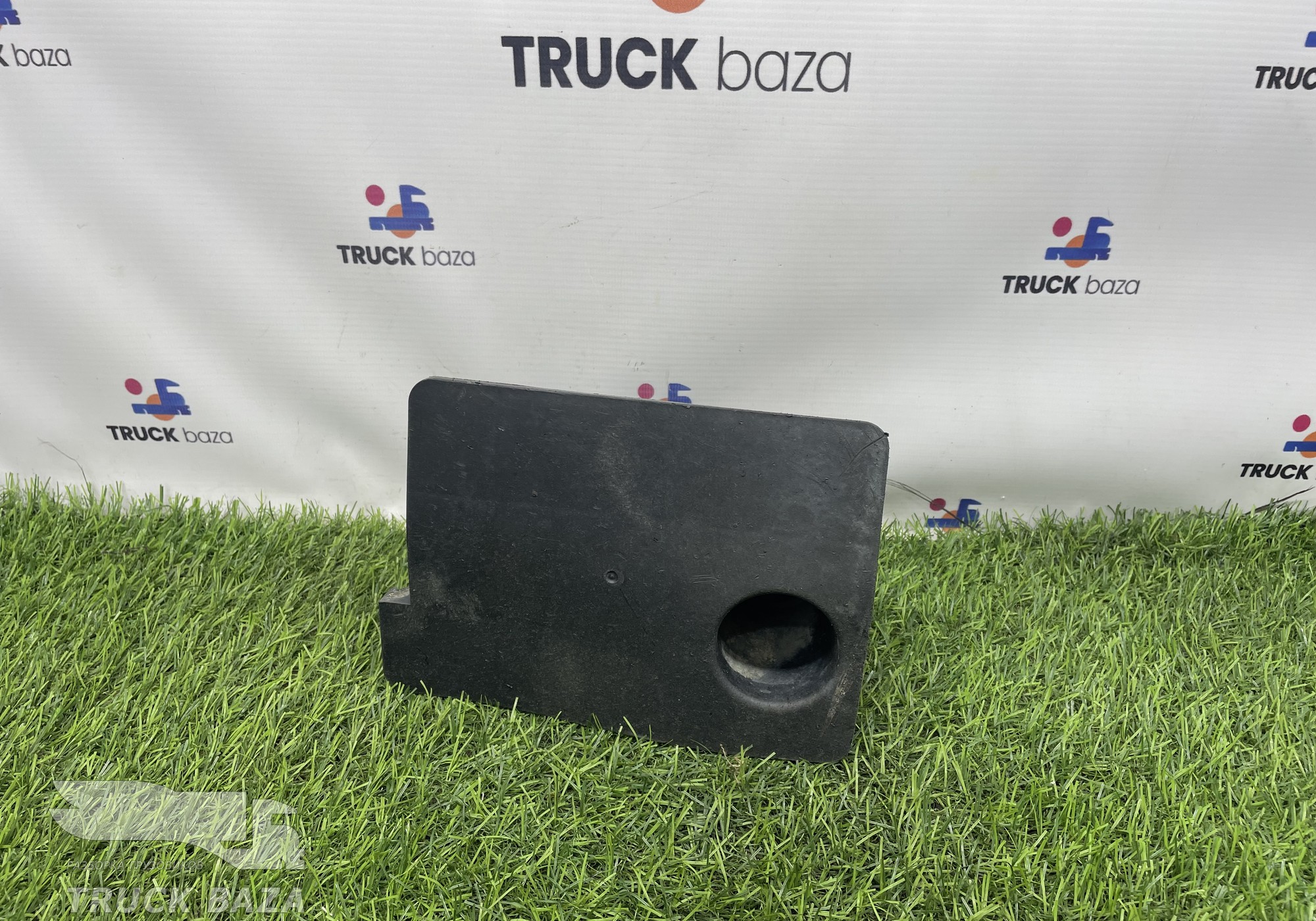 A9305460046 Крышка кронштейна гулшителя для Mercedes-Benz Actros MP3 (с 2008)