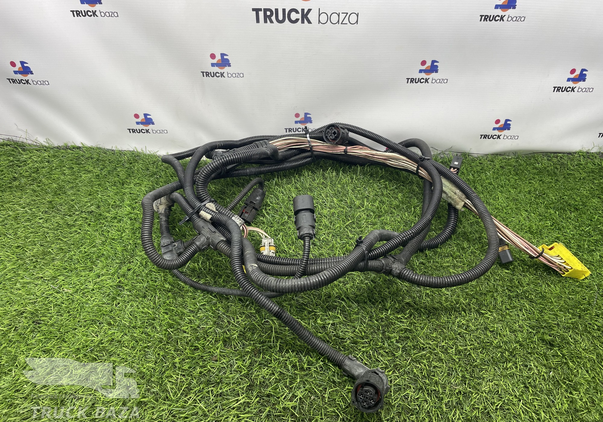 81254587307 Проводка фары левой