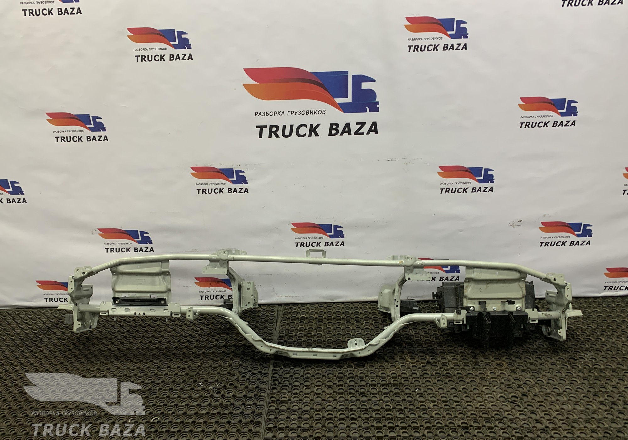 A9606893014 Кронштейн торпедо для КАМАЗ 54901