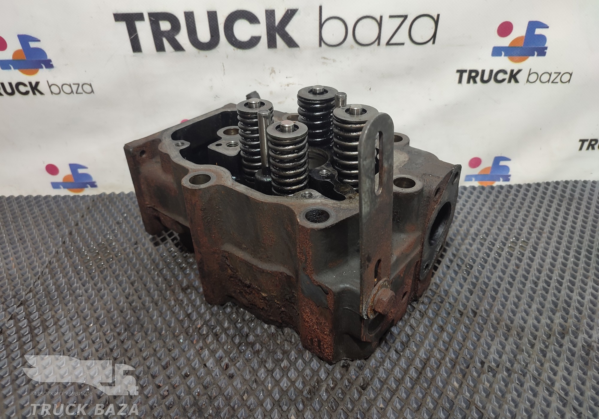 1924437 Головка блока цилиндров