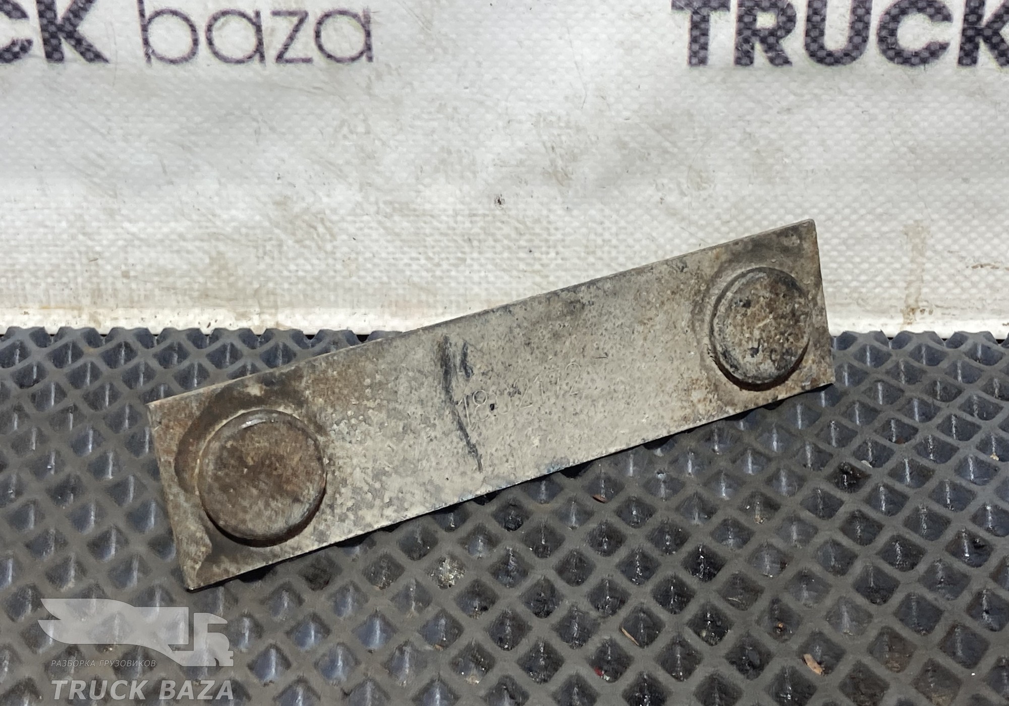 1802172 Кронштейн траверсы передней