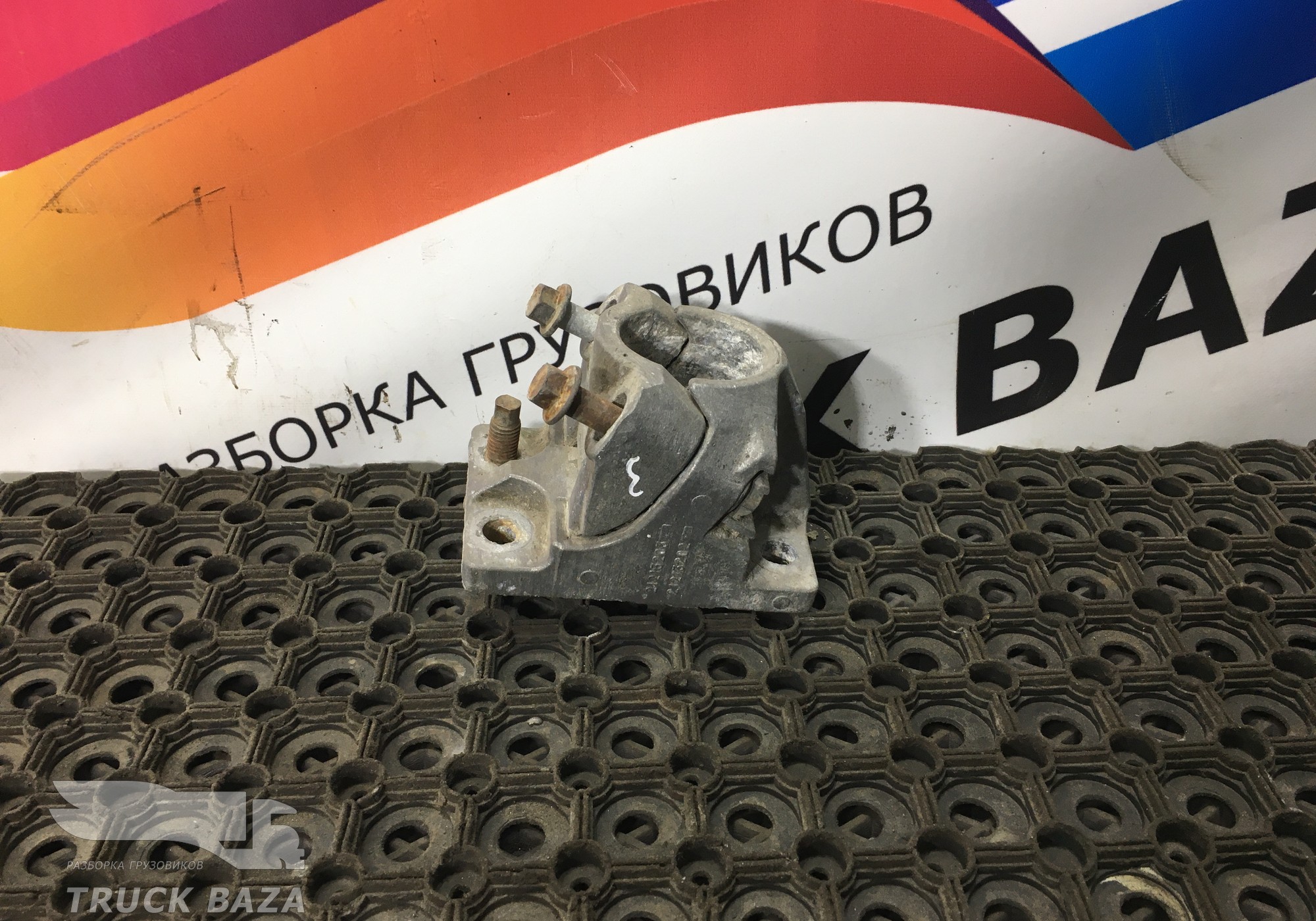21213202 Кронштейн крыла заднего для Renault Magnum IV DXi (с 2005 по 2013)