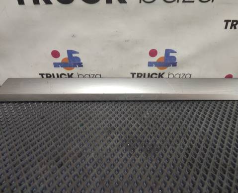 81626810032 Накладка обшивки двери правой для Man