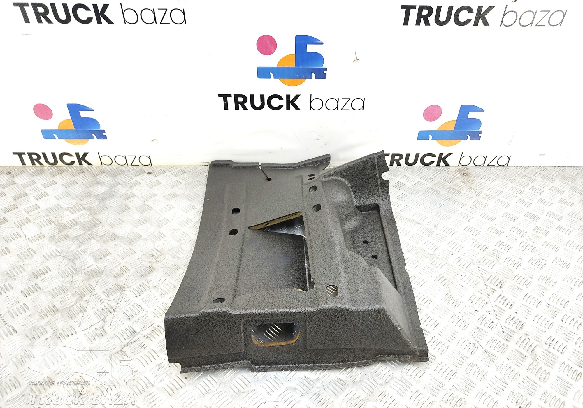 81628600956 Покрытие напольное левое для Man TGX II (с 2012)