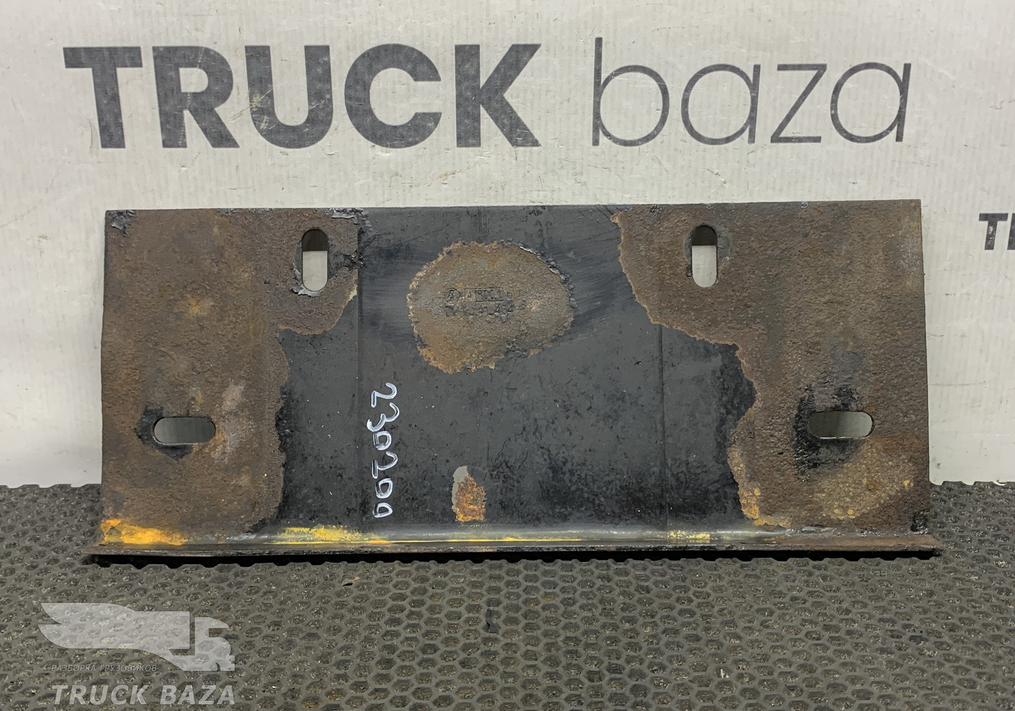 DZ13241240433 Кронштейн подножки для Shacman X3000 (с 2014)