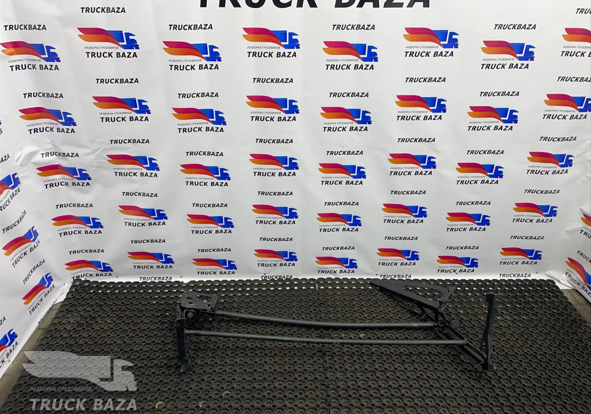 1383829 Кронштейн спойлера кабины для Scania 5-series R (с 2004 по 2016)