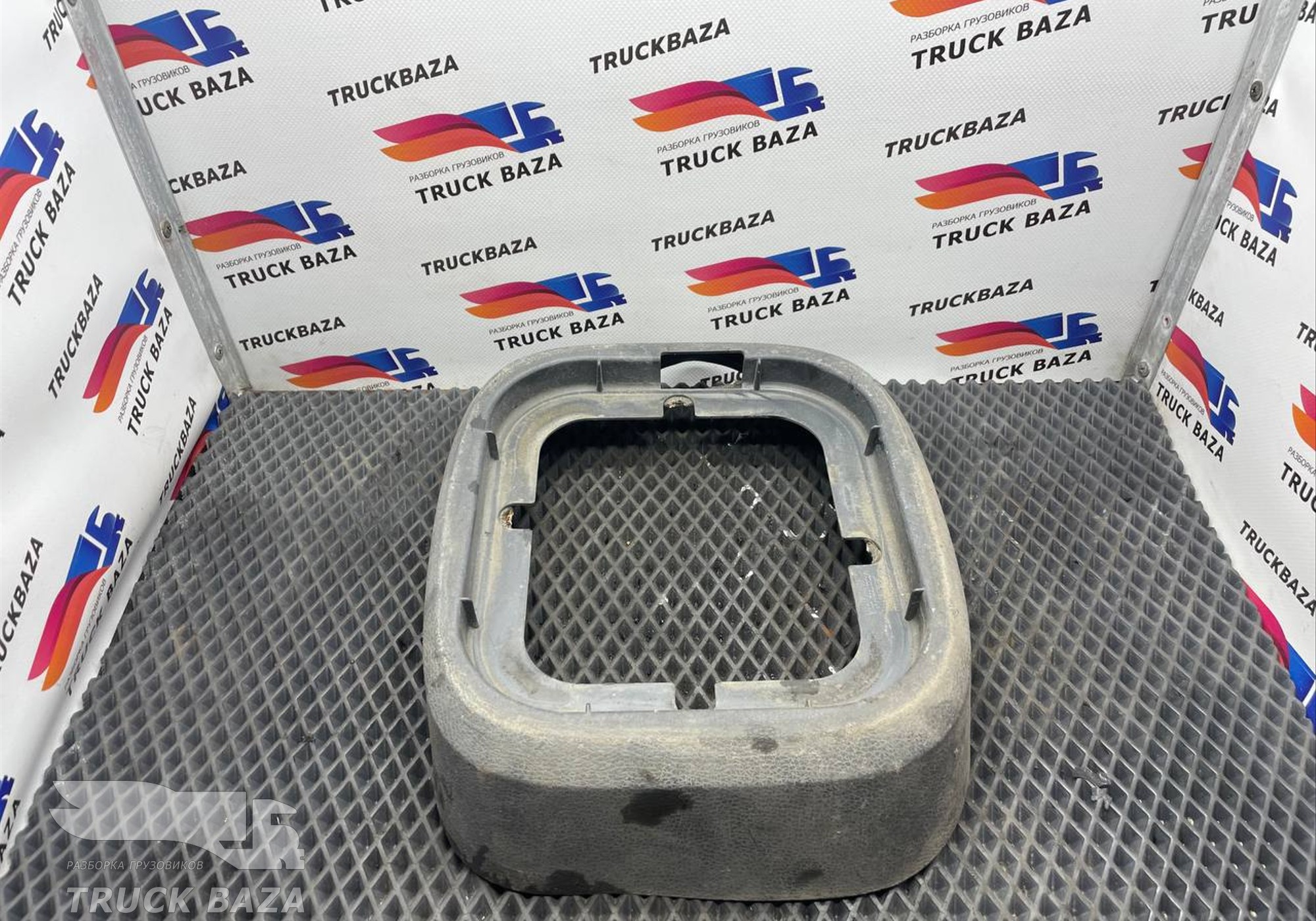 82114335 Крышка передней консоли для Volvo FH 2 (с 2002 по 2008)