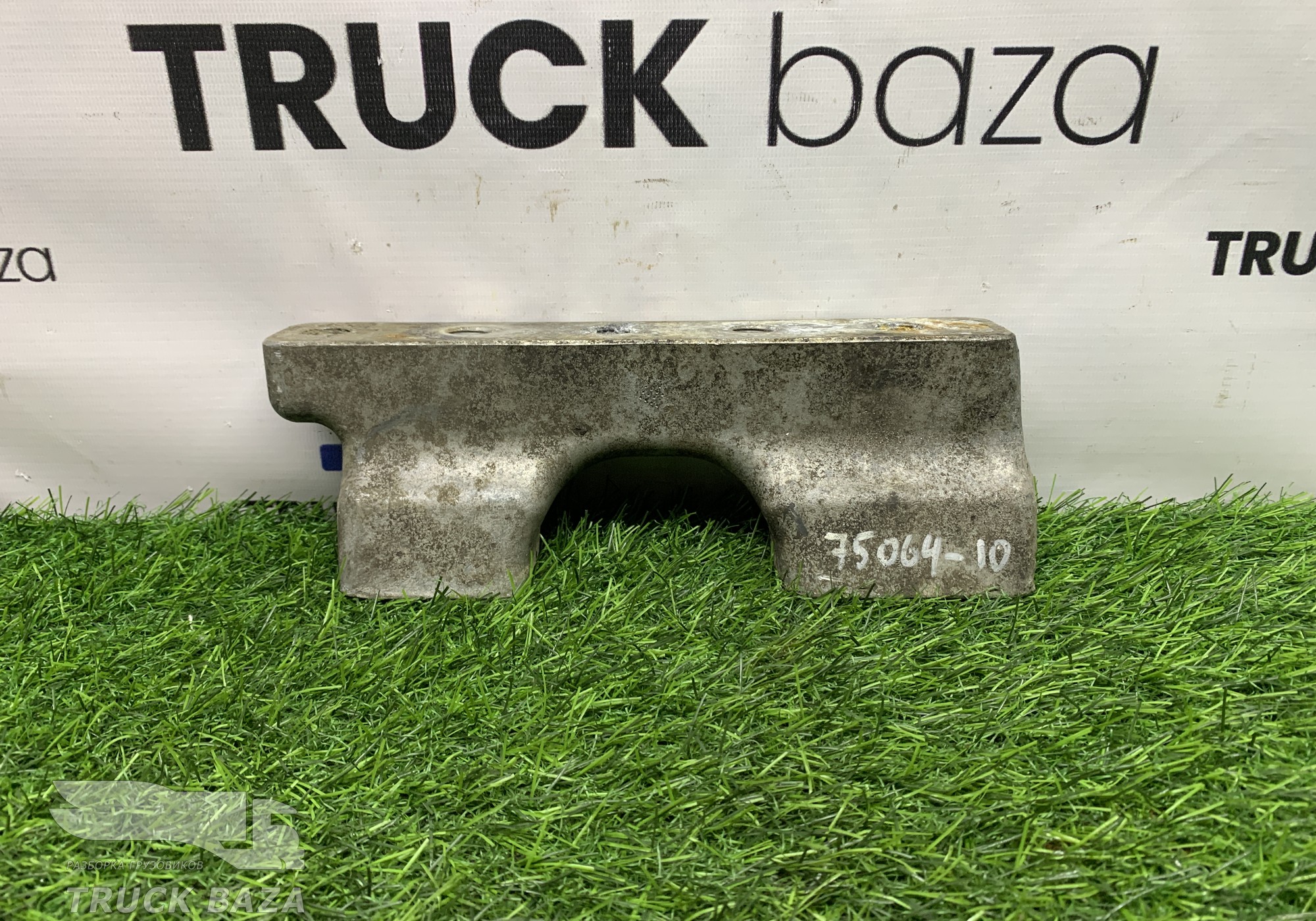 1787518 Кронштейн топливного бака