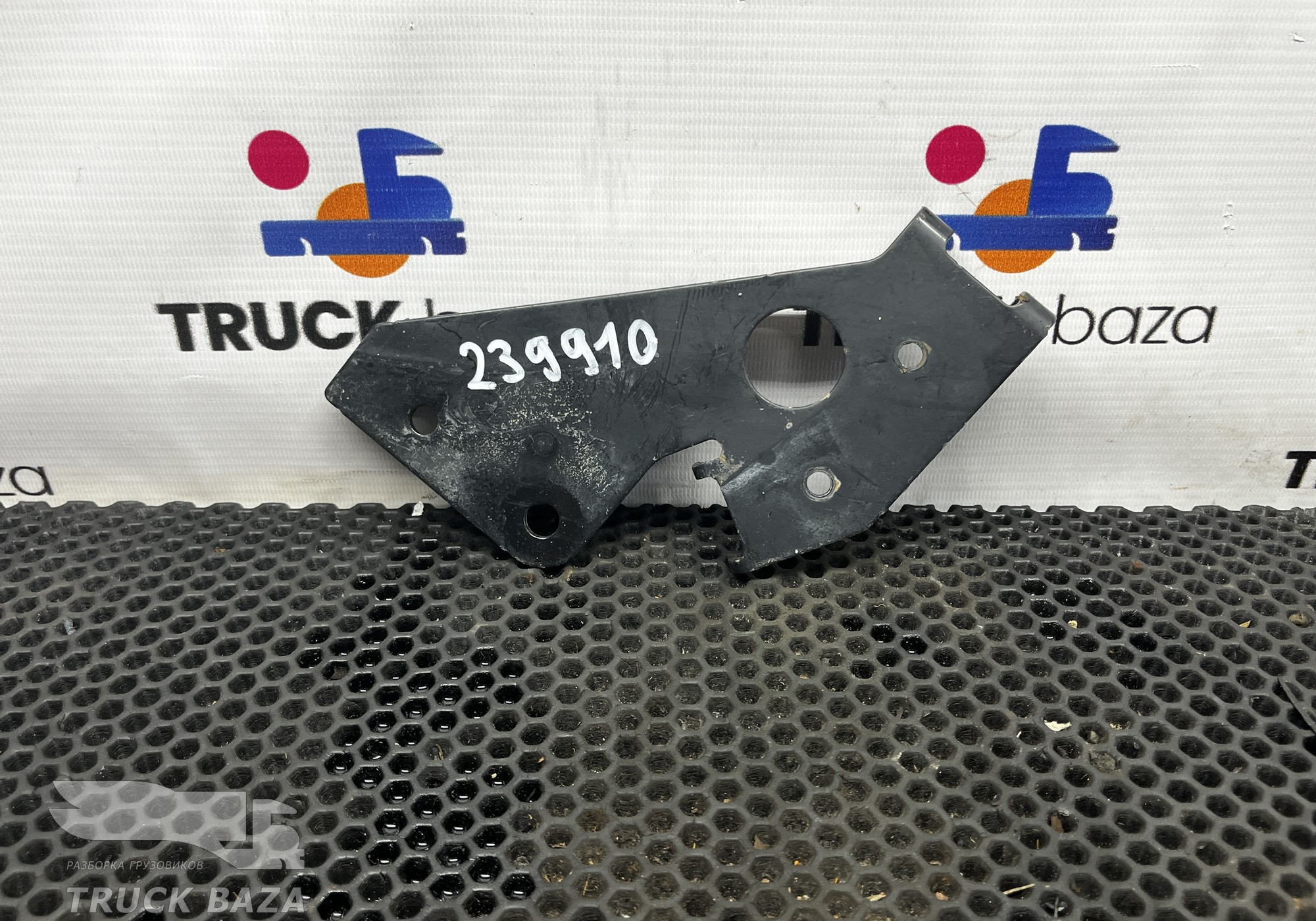 81619410315 Кронштейн трубок отопителя для Man TGS