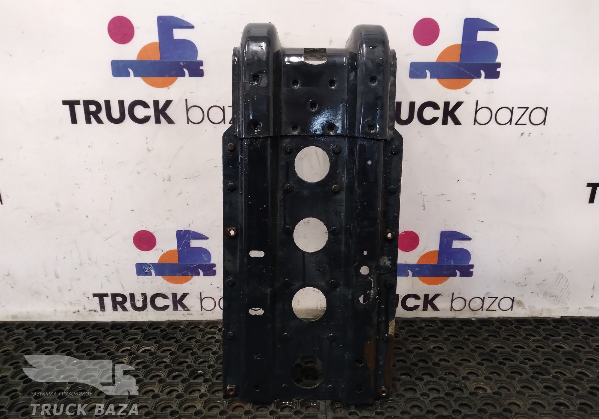 81612435472 Кронштейн крыла переднего