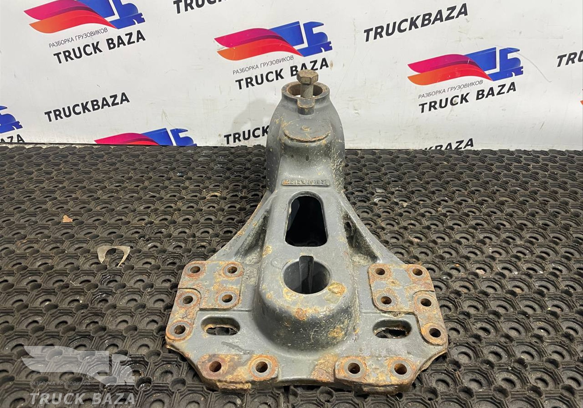 5010532822 Кронштейн крепления задней рессоры для Renault