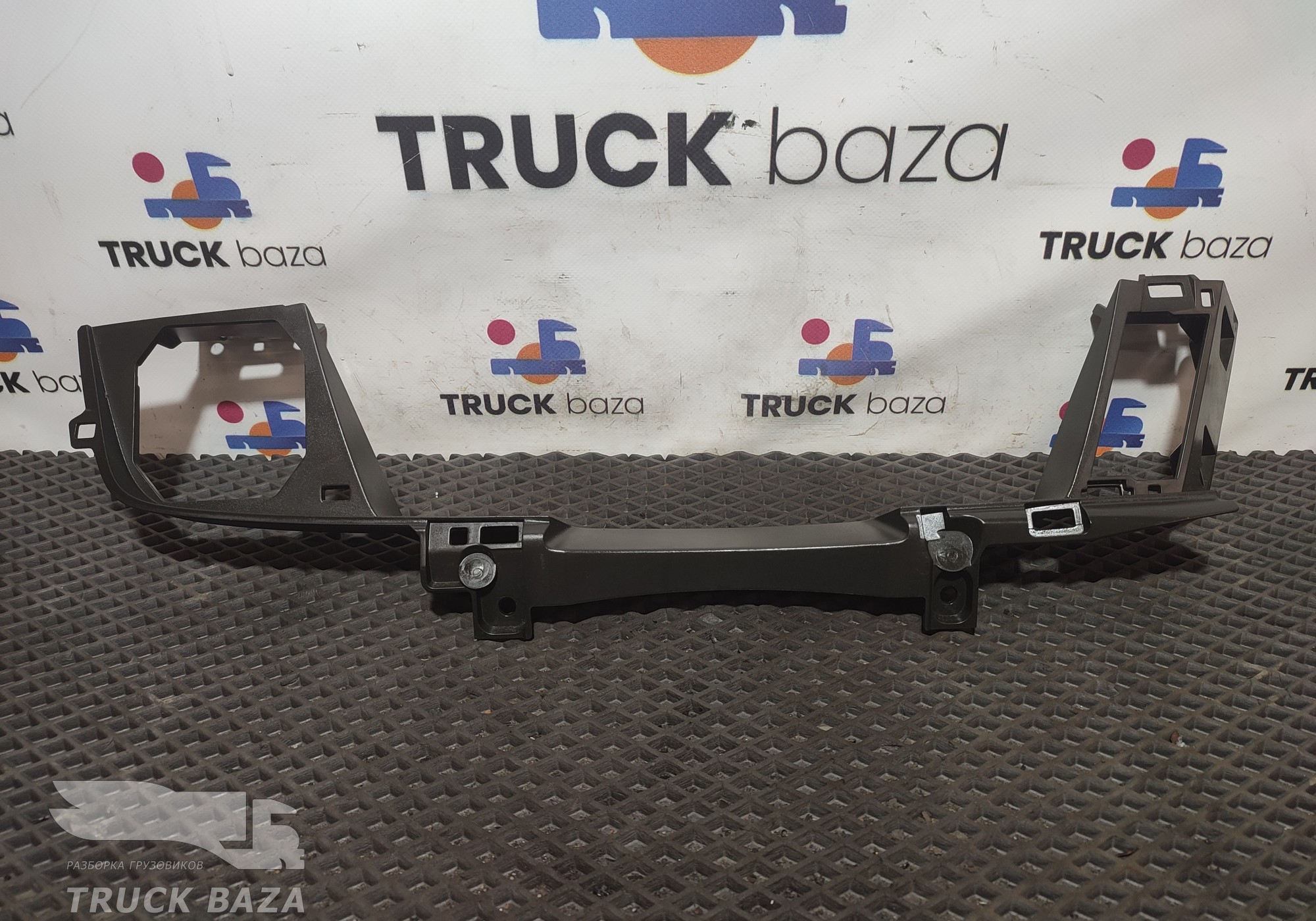 82498764 Накладка на торпедо для Volvo FH 4 (с 2012)