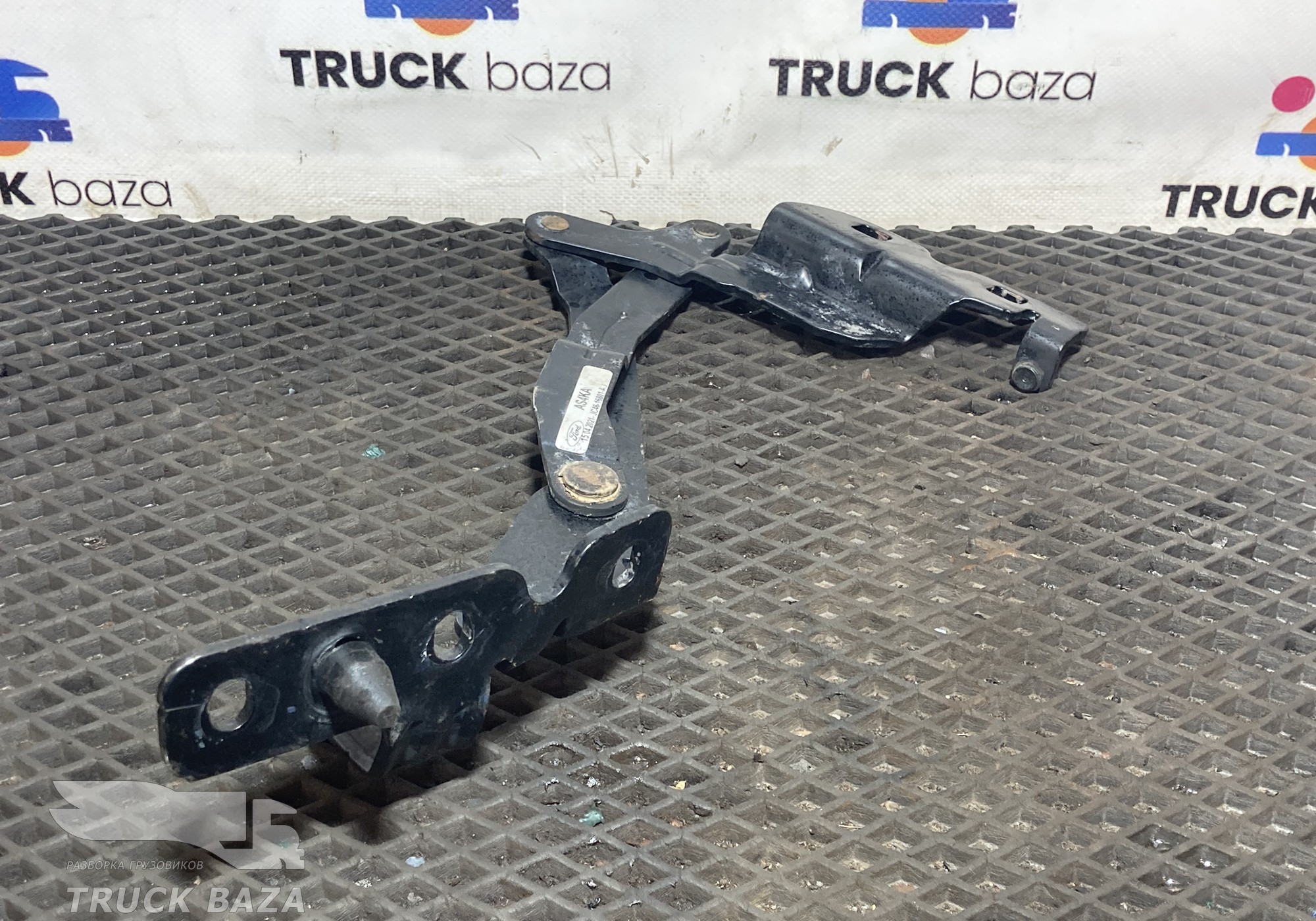 JC4616801 Кронштейн капота для Ford F-MAX (с 2018)