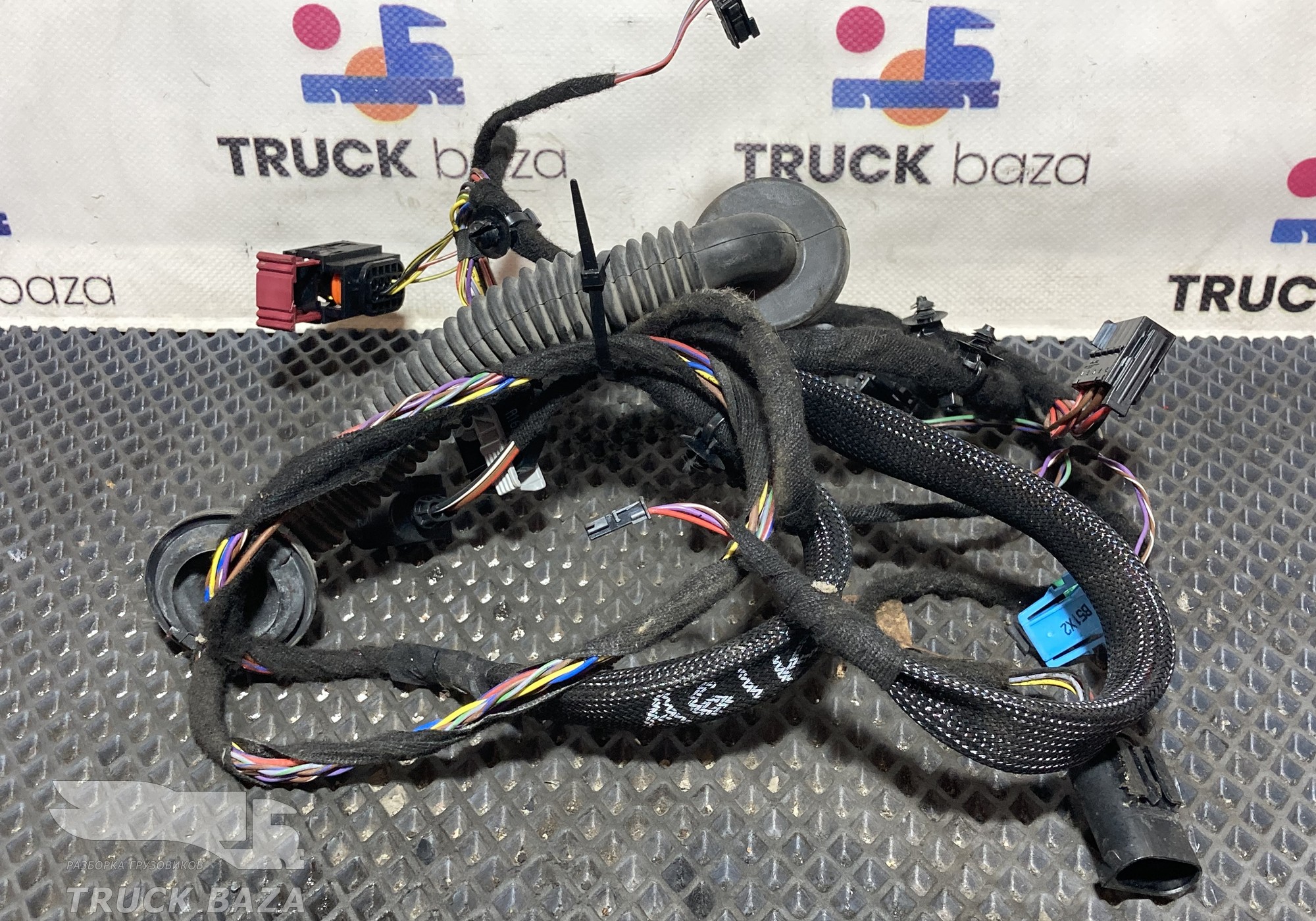 9305403810 Проводка двери левой для Mercedes-Benz Actros New Actros MP4 (с 2011)