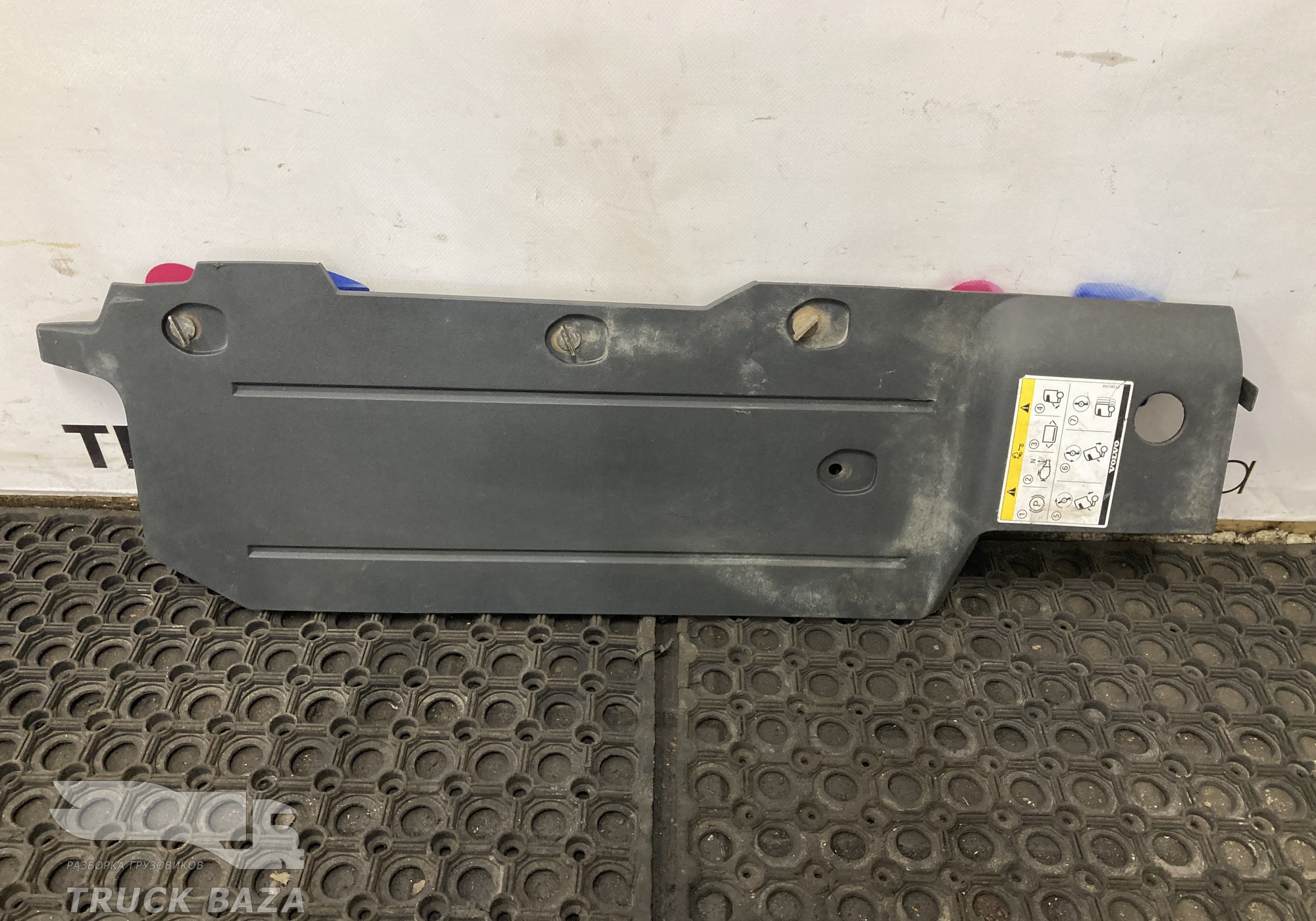 82448657 Планка под фару правая для Volvo FH 4 (с 2012)