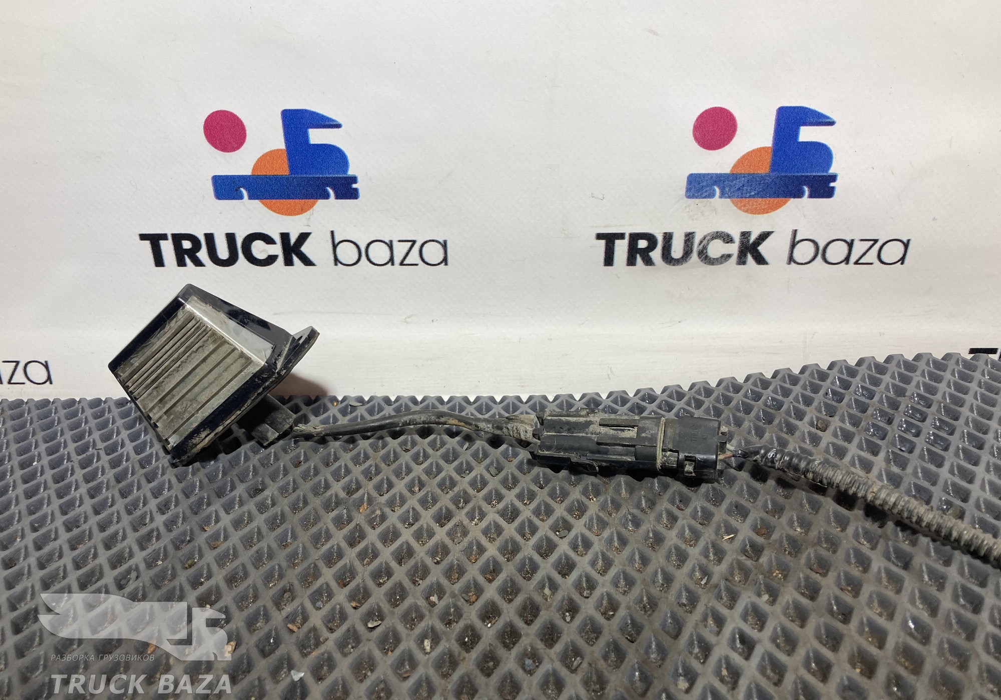 WG9719813002 Фонарь подсветки номера для Sinotruk Sitrak C7H