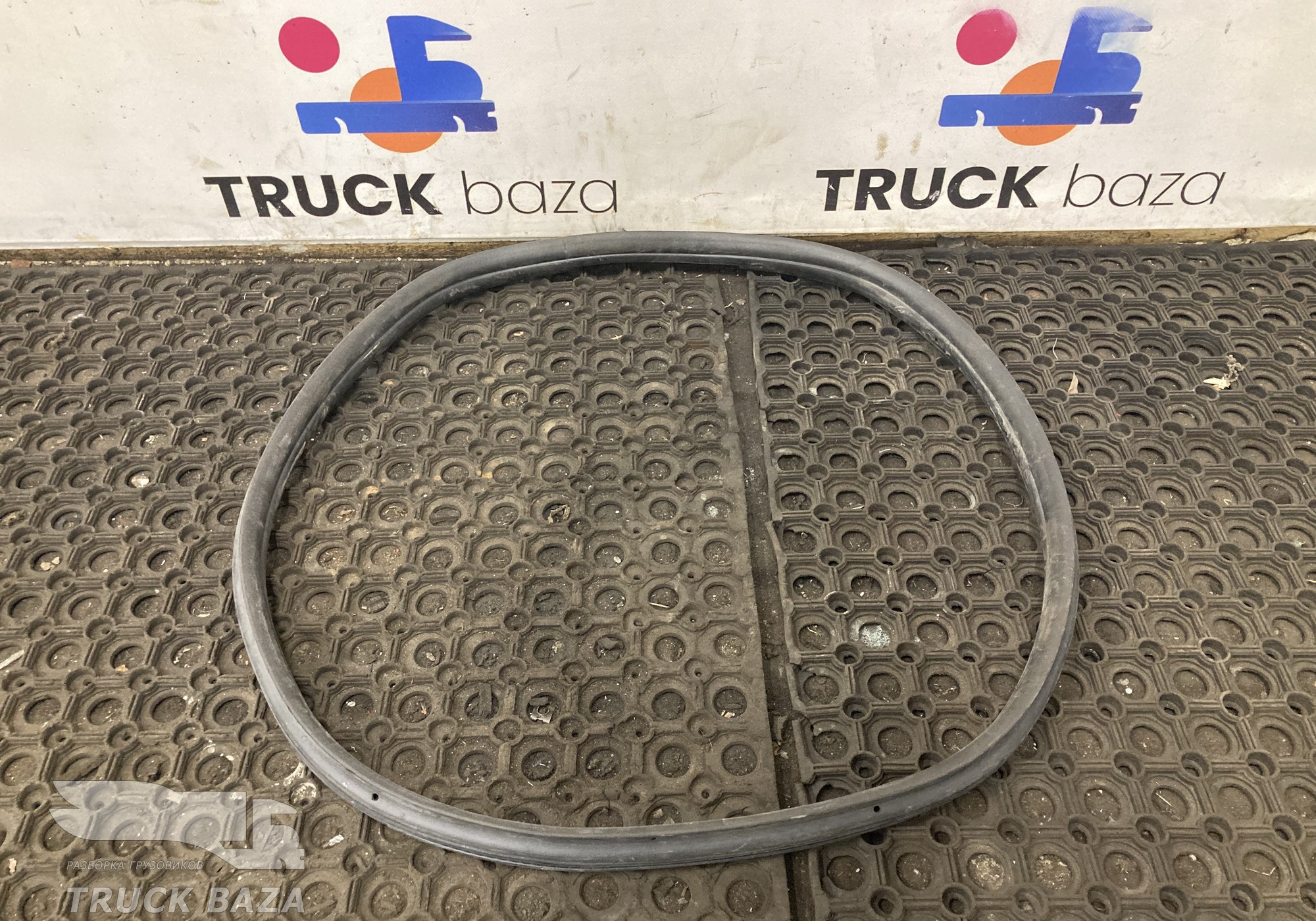 A9607542678 Уплотнитель инструментального ящика